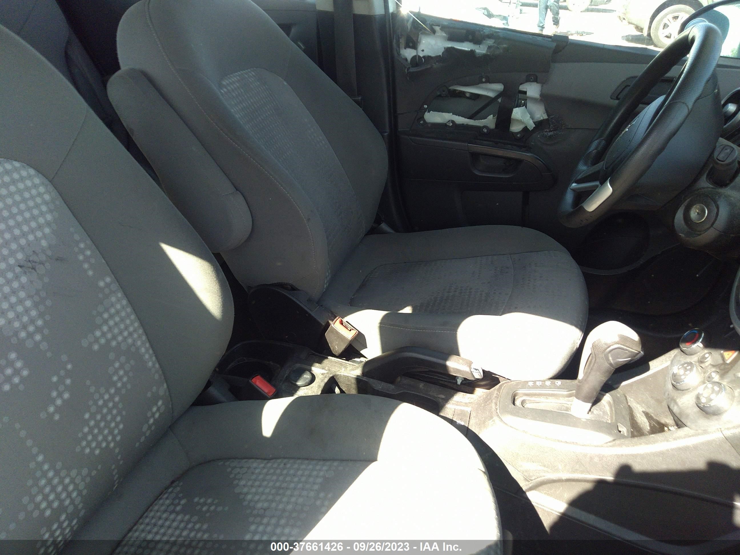 Photo 4 VIN: 1G1JG6SH4H4165911 - CHEVROLET SONIC 