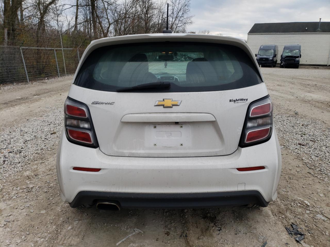 Photo 5 VIN: 1G1JG6SH5H4165898 - CHEVROLET SONIC 