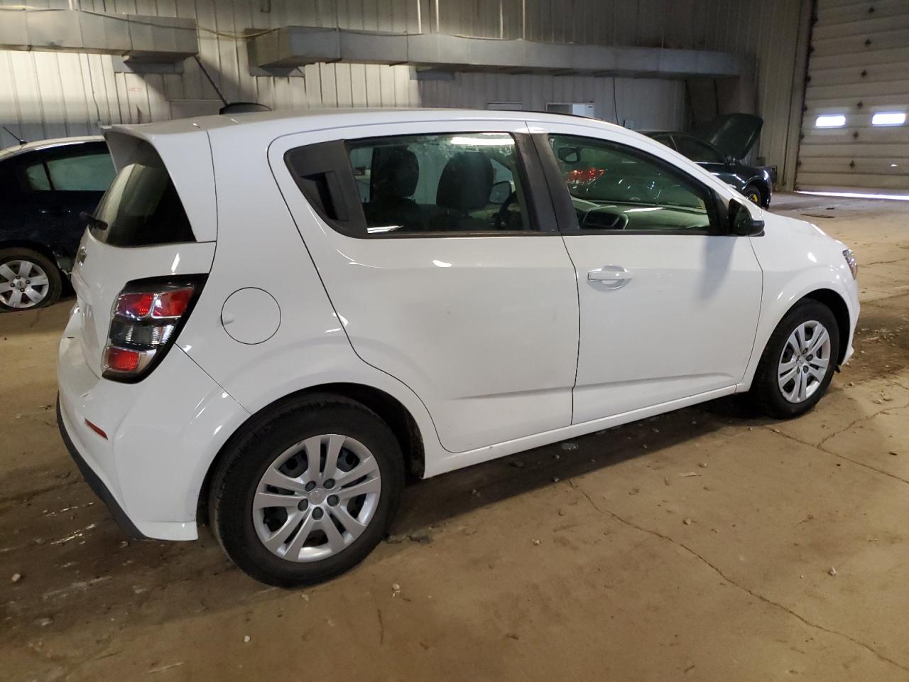 Photo 2 VIN: 1G1JG6SH7H4173033 - CHEVROLET SONIC 