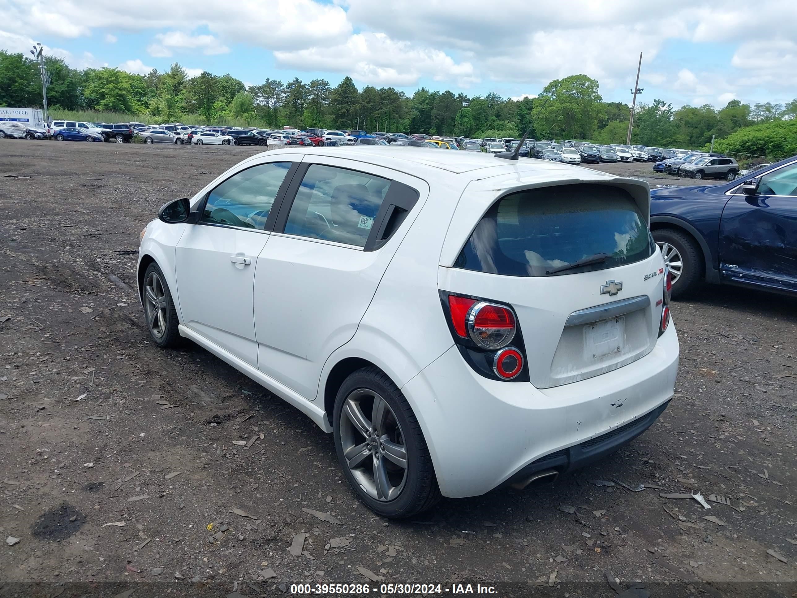 Photo 2 VIN: 1G1JH6SB2D4185836 - CHEVROLET SONIC 