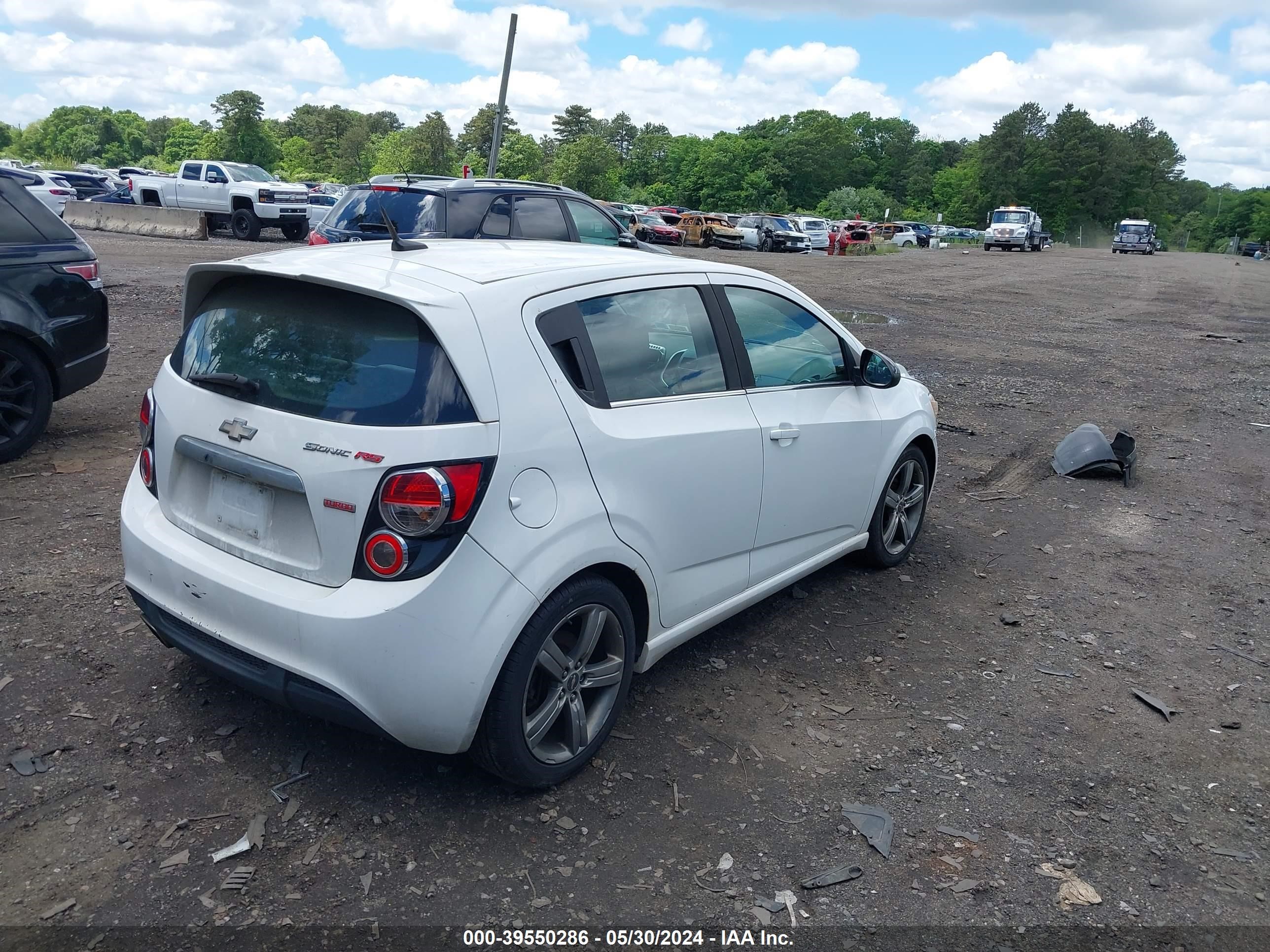 Photo 3 VIN: 1G1JH6SB2D4185836 - CHEVROLET SONIC 