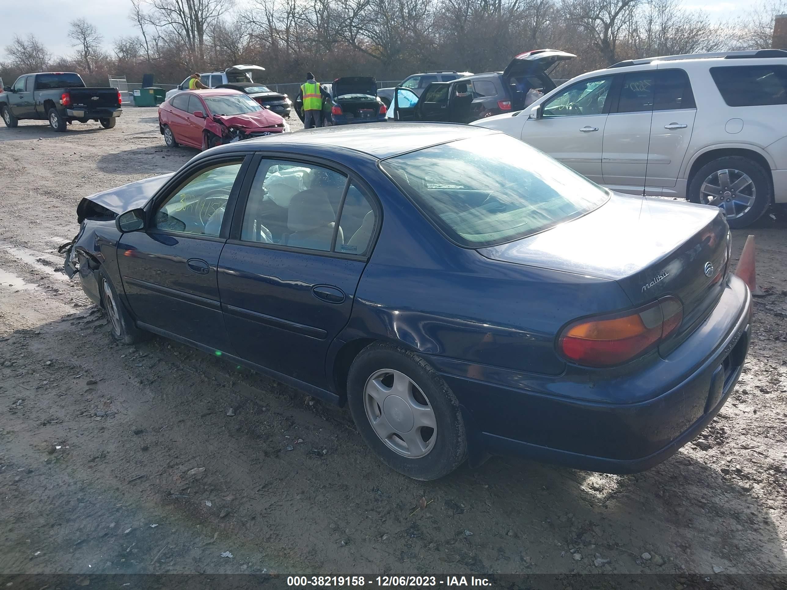 Photo 2 VIN: 1G1ND52J3Y6153633 - CHEVROLET MALIBU 