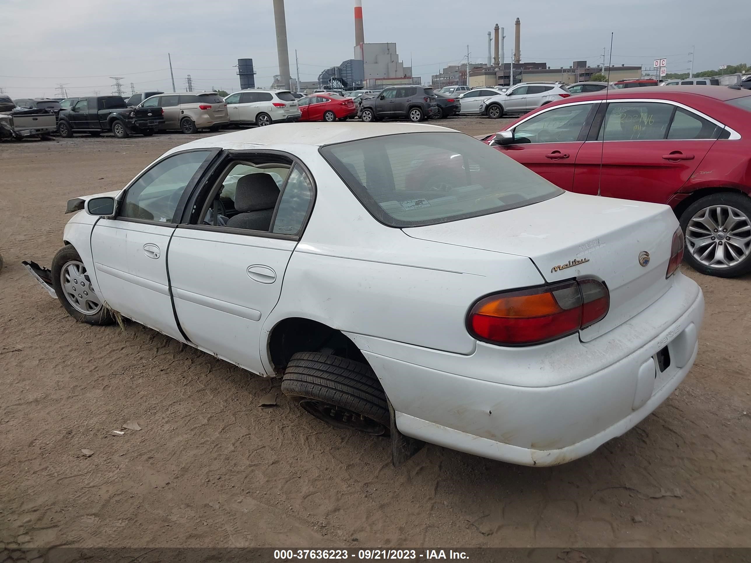 Photo 2 VIN: 1G1ND52T4XY116840 - CHEVROLET MALIBU 