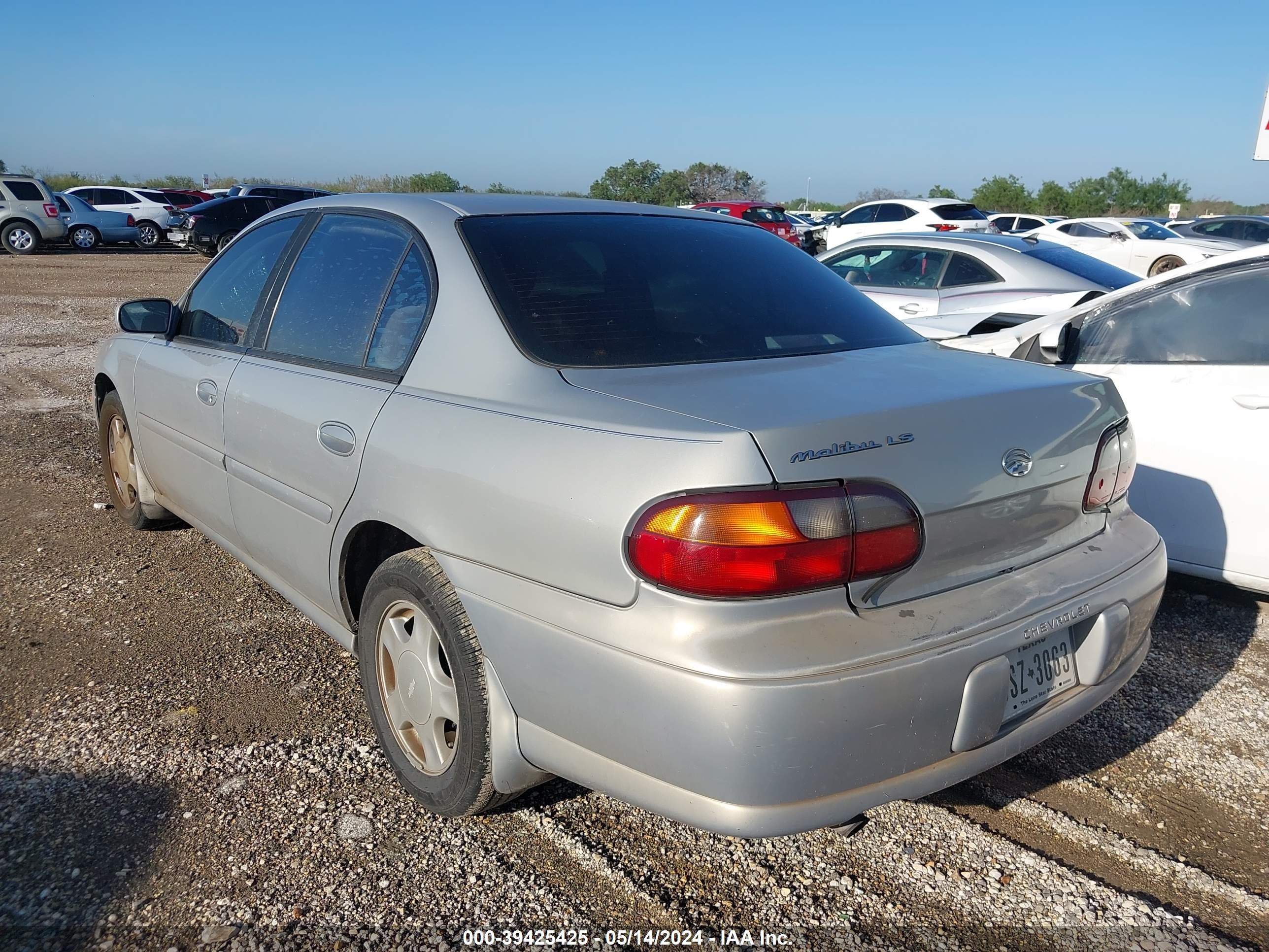 Photo 2 VIN: 1G1NE52J4Y6258162 - CHEVROLET MALIBU 