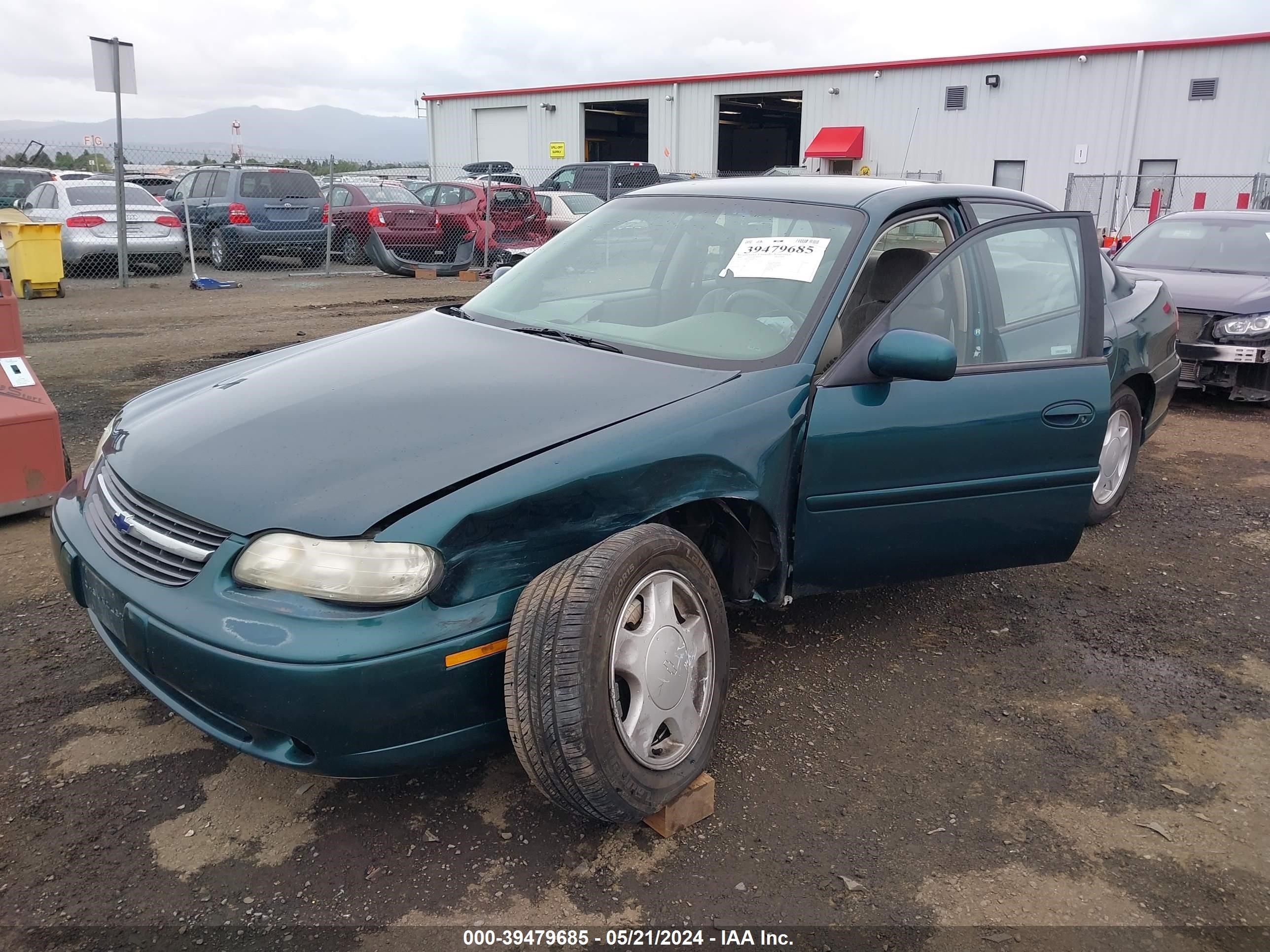 Photo 1 VIN: 1G1NE52J8Y6160137 - CHEVROLET MALIBU 