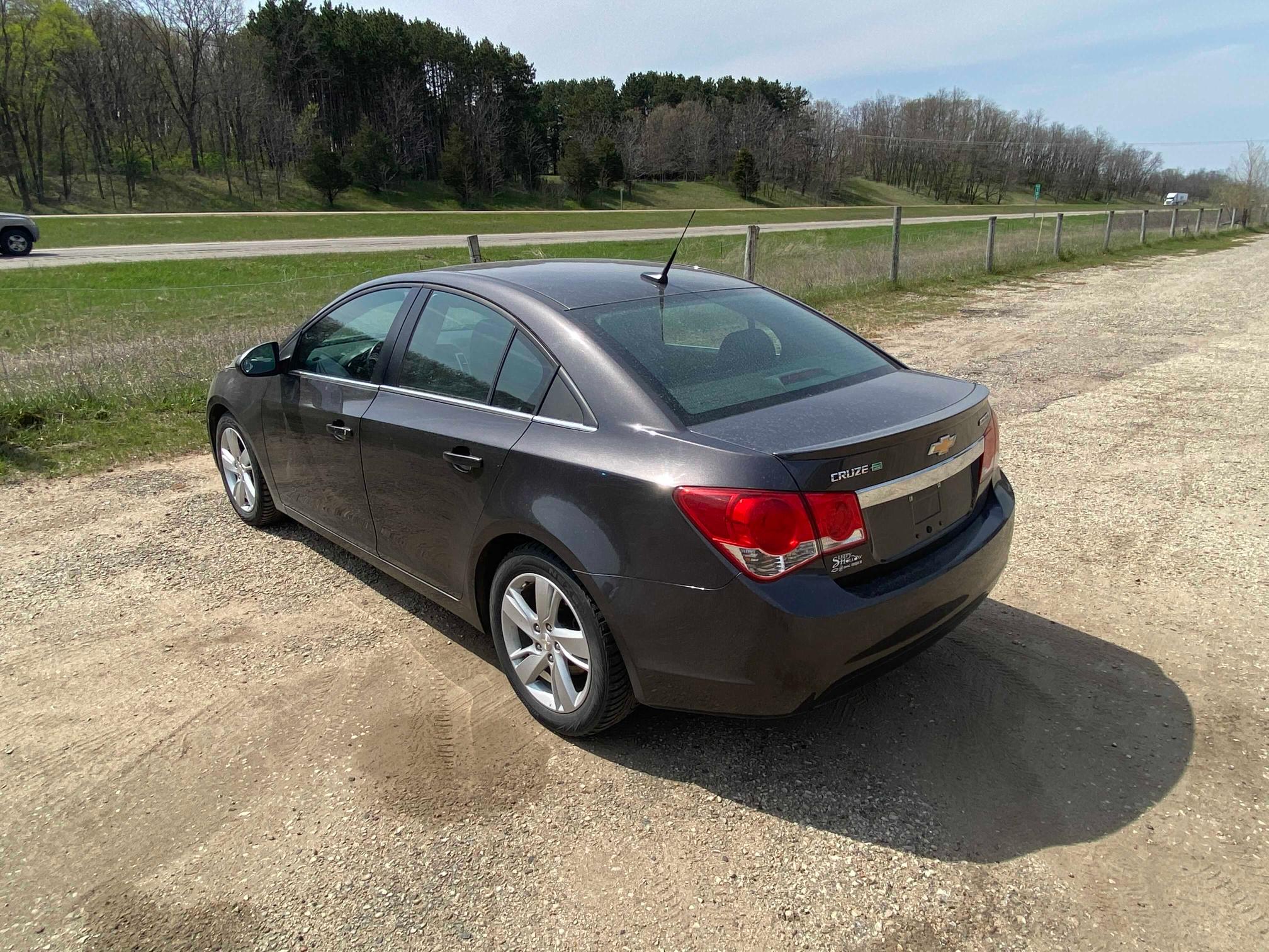 Photo 2 VIN: 1G1P75SZ0E7406435 - CHEVROLET CRUZE 