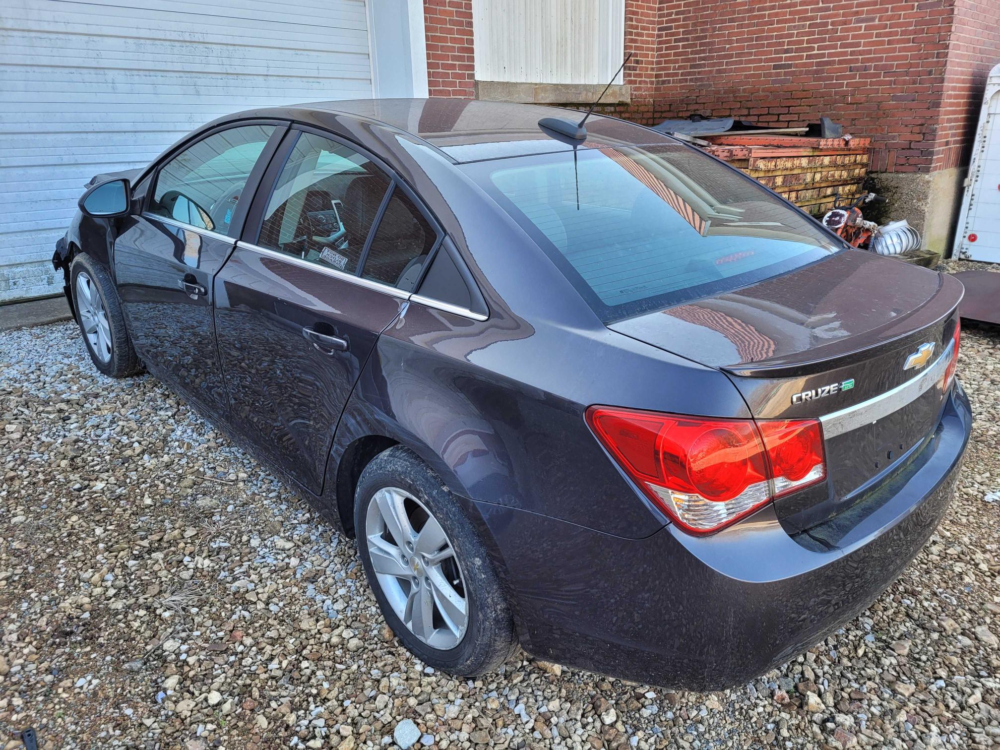 Photo 2 VIN: 1G1P75SZ4F7217451 - CHEVROLET CRUZE 