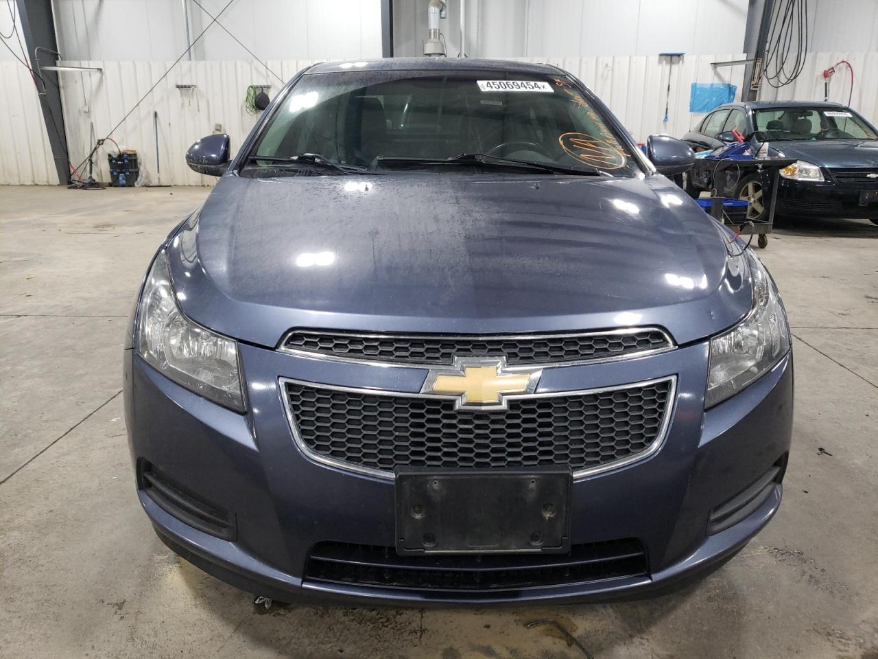 Photo 4 VIN: 1G1P75SZ8E7120526 - CHEVROLET CRUZE 