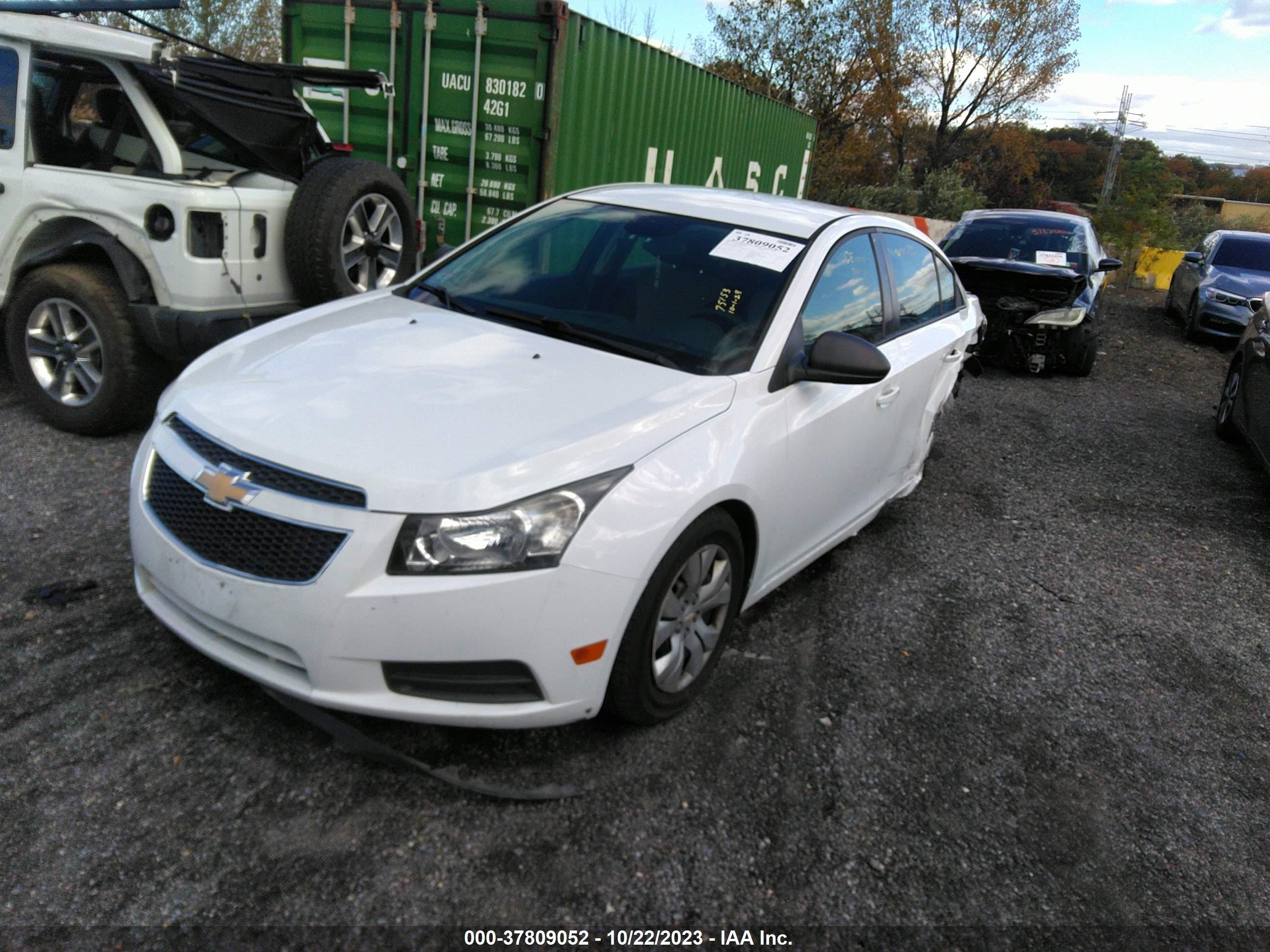 Photo 2 VIN: 1G1PA5SGXE7131883 - CHEVROLET CRUZE 