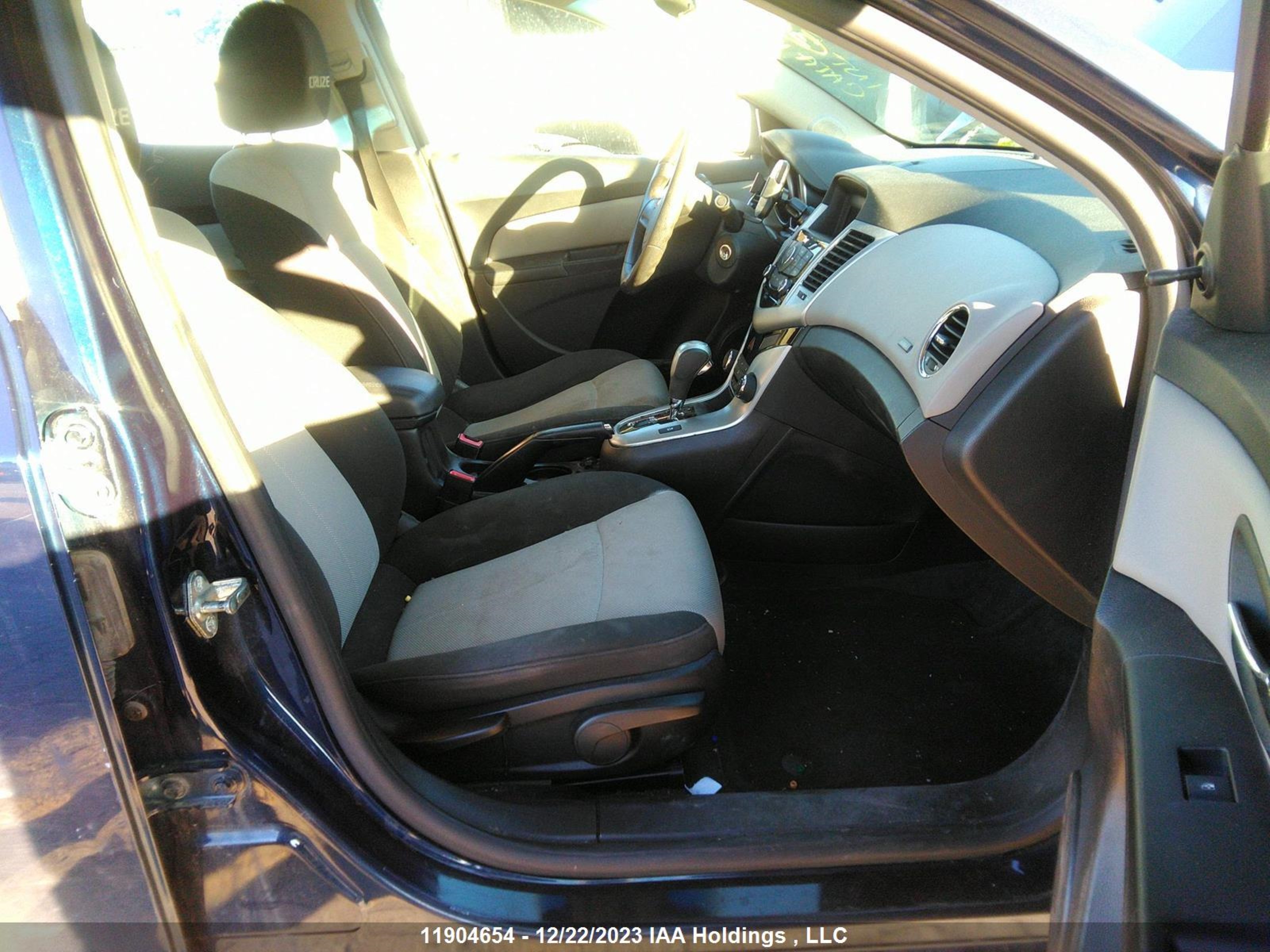 Photo 4 VIN: 1G1PA5SH3B7143099 - CHEVROLET CRUZE 