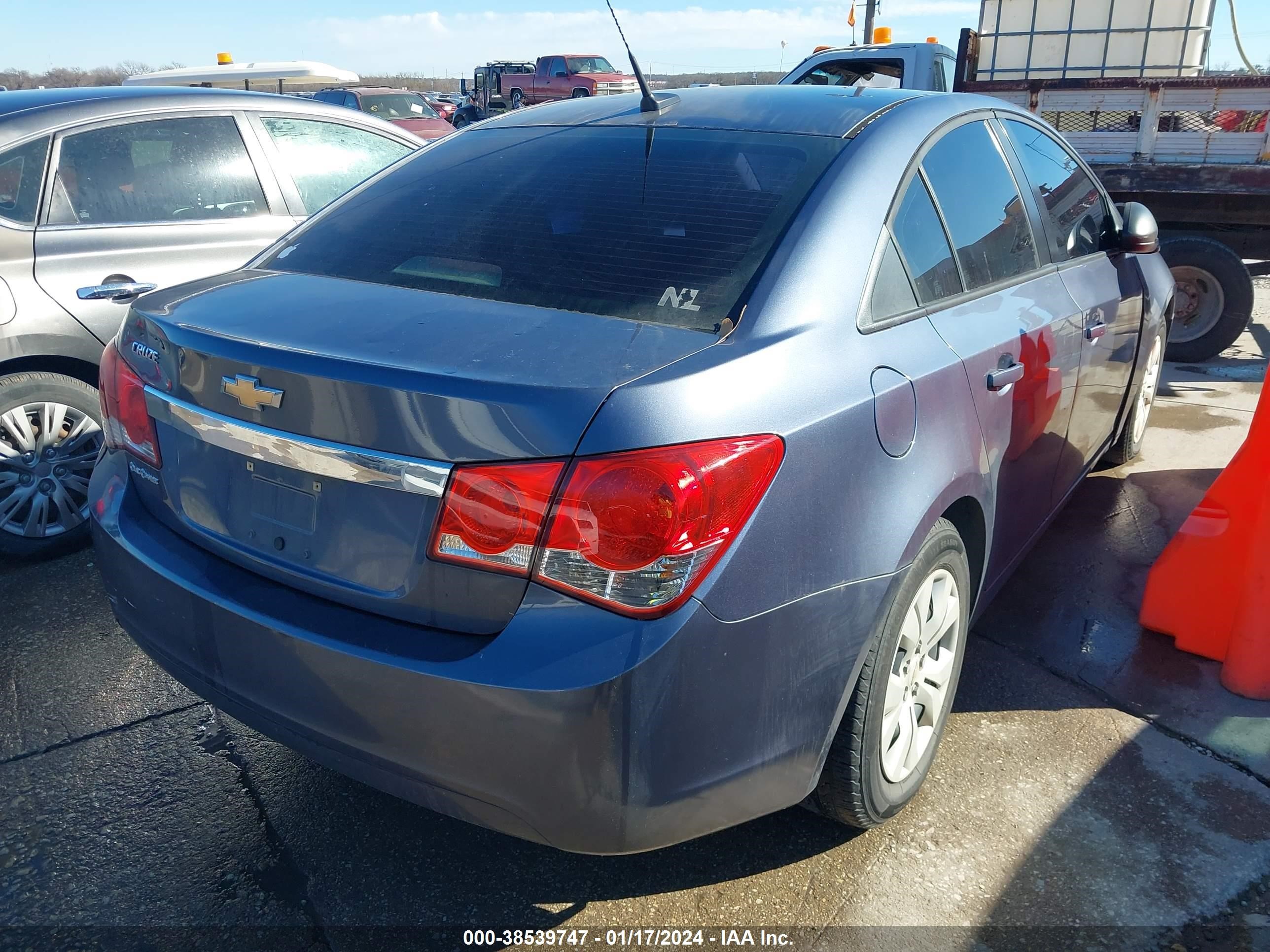 Photo 3 VIN: 1G1PA5SH6E7144266 - CHEVROLET CRUZE 