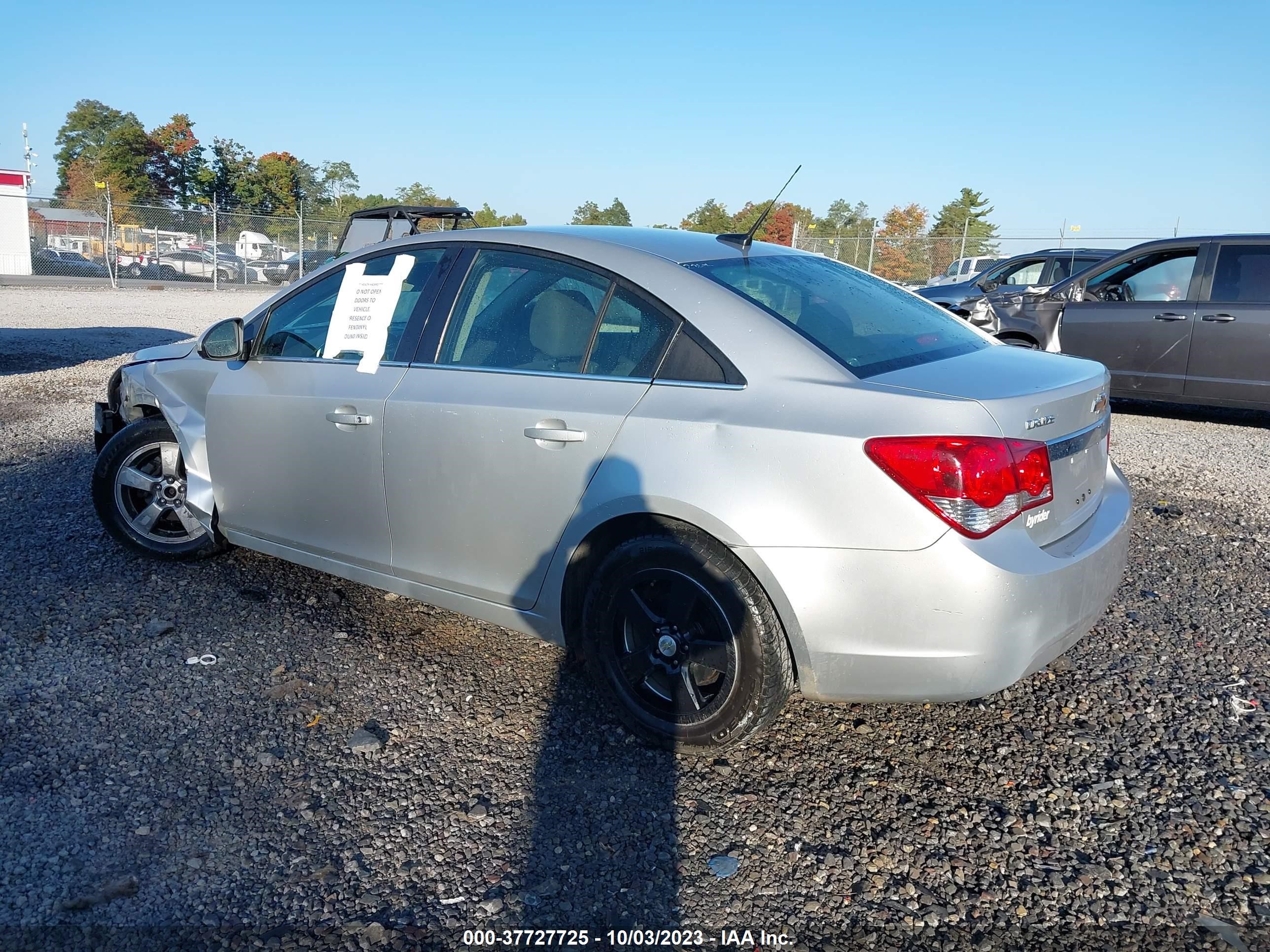 Photo 2 VIN: 1G1PC5SB0E7394141 - CHEVROLET CRUZE 