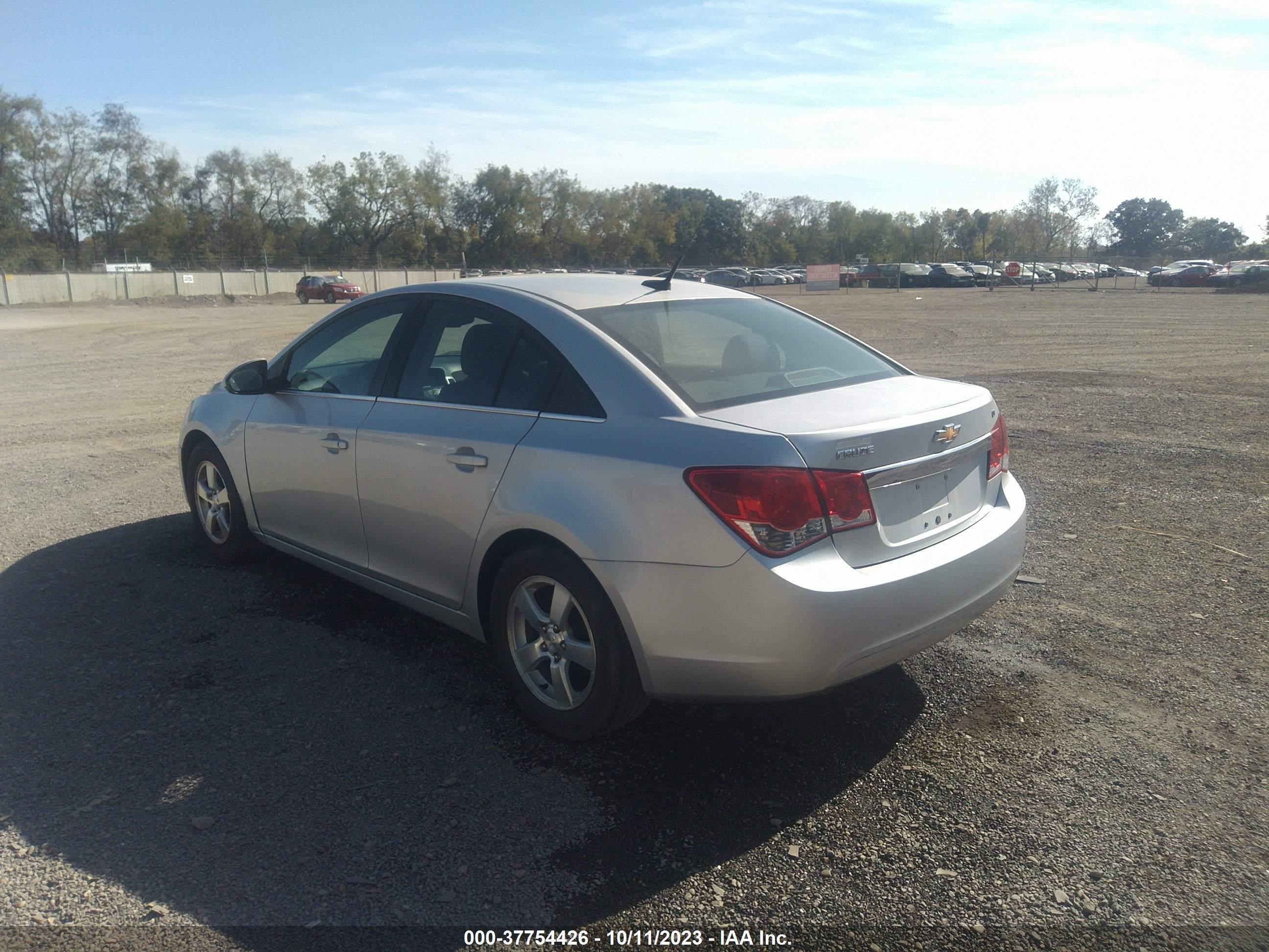 Photo 2 VIN: 1G1PC5SB1E7205495 - CHEVROLET CRUZE 