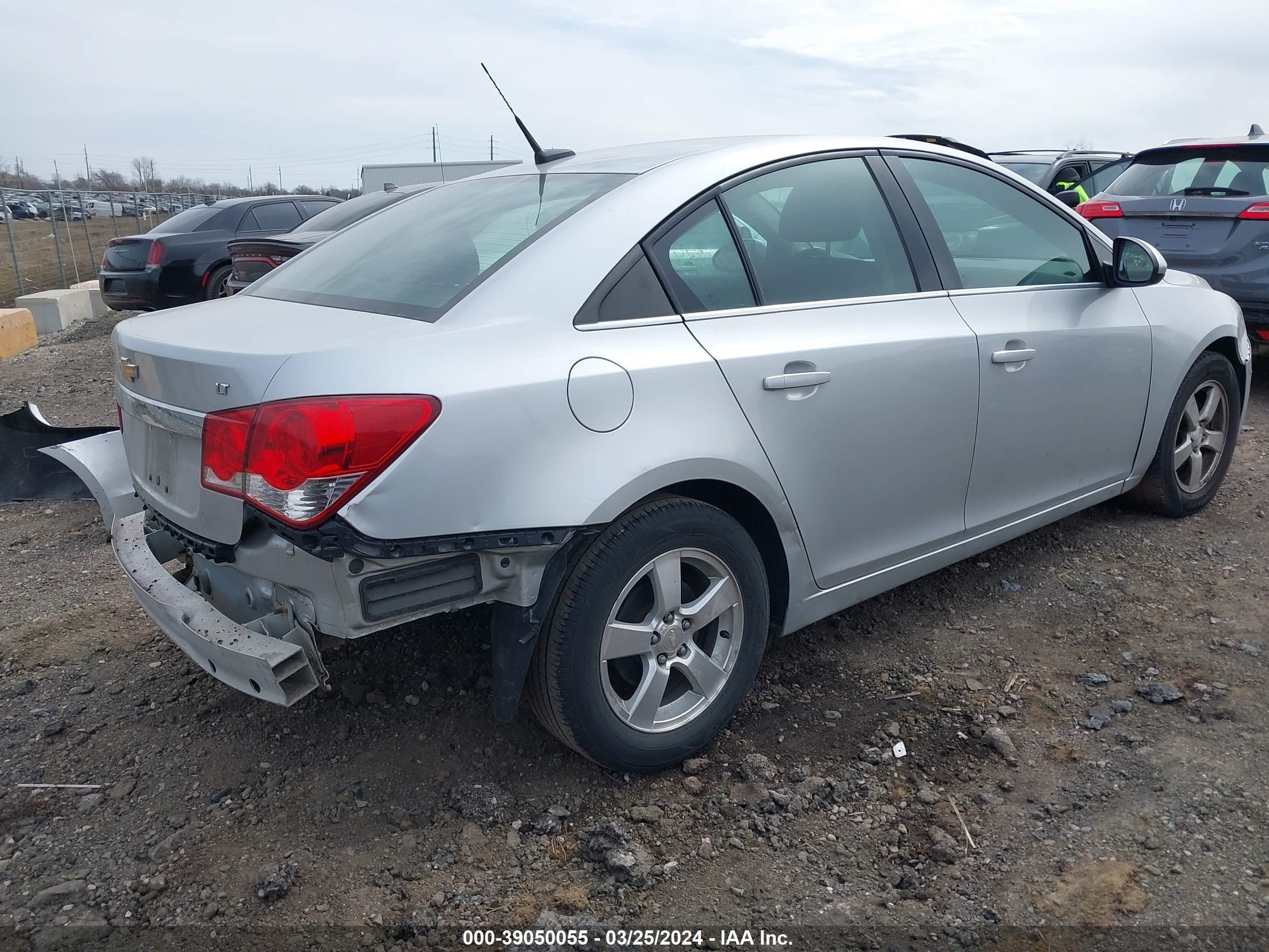 Photo 3 VIN: 1G1PC5SB2D7143202 - CHEVROLET CRUZE 