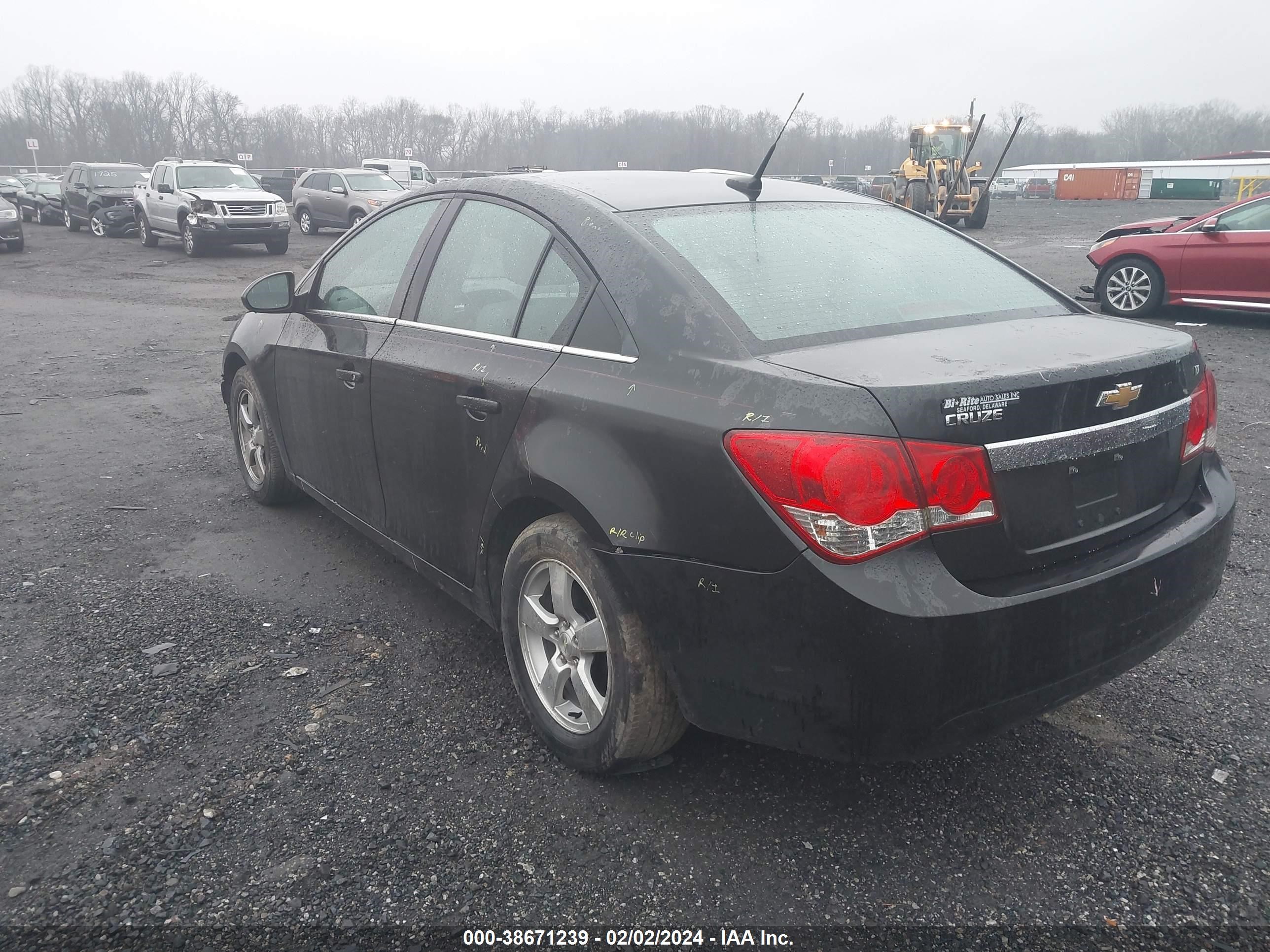 Photo 2 VIN: 1G1PC5SB2E7306738 - CHEVROLET CRUZE 