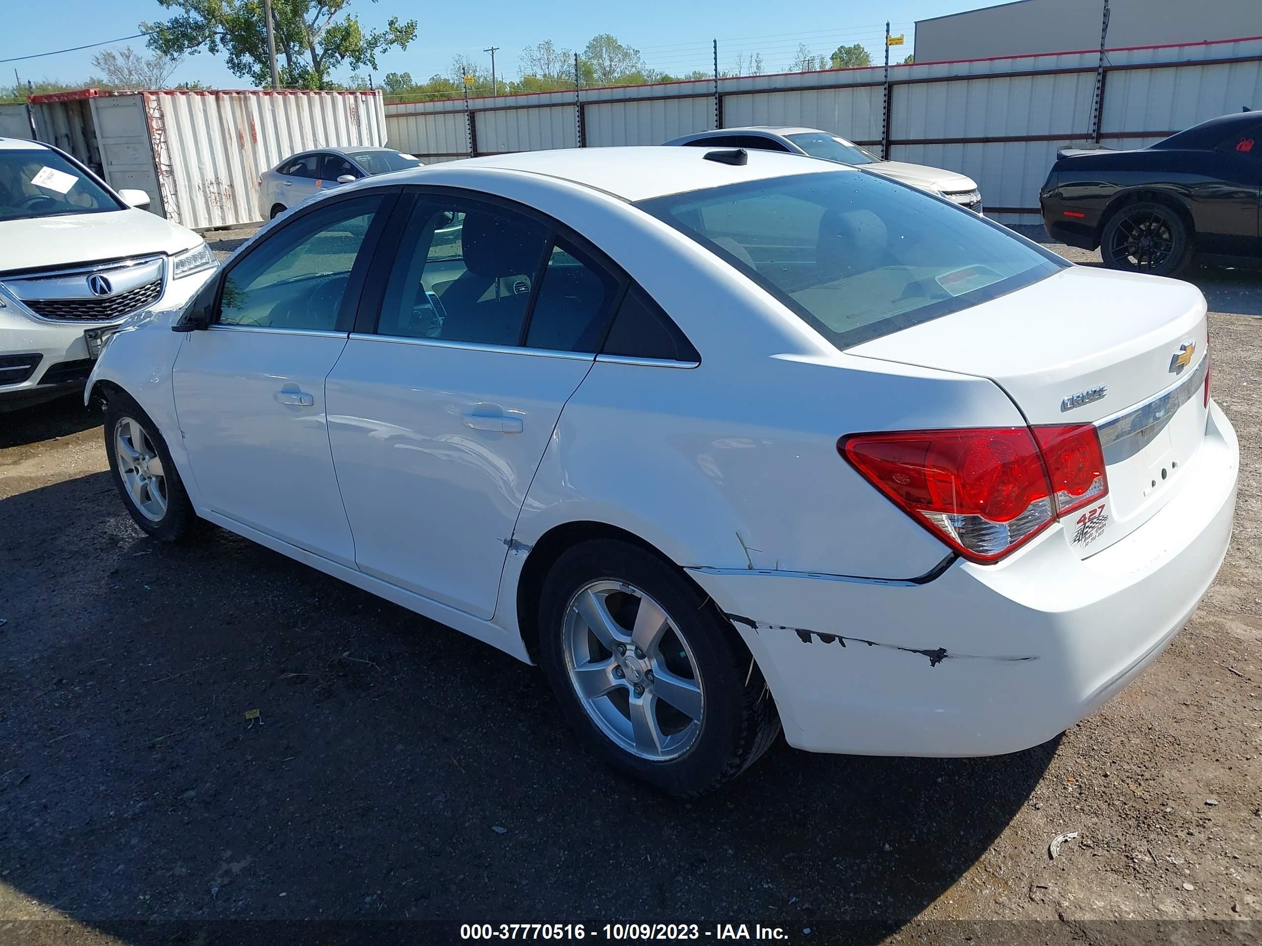 Photo 2 VIN: 1G1PC5SB3D7105073 - CHEVROLET CRUZE 