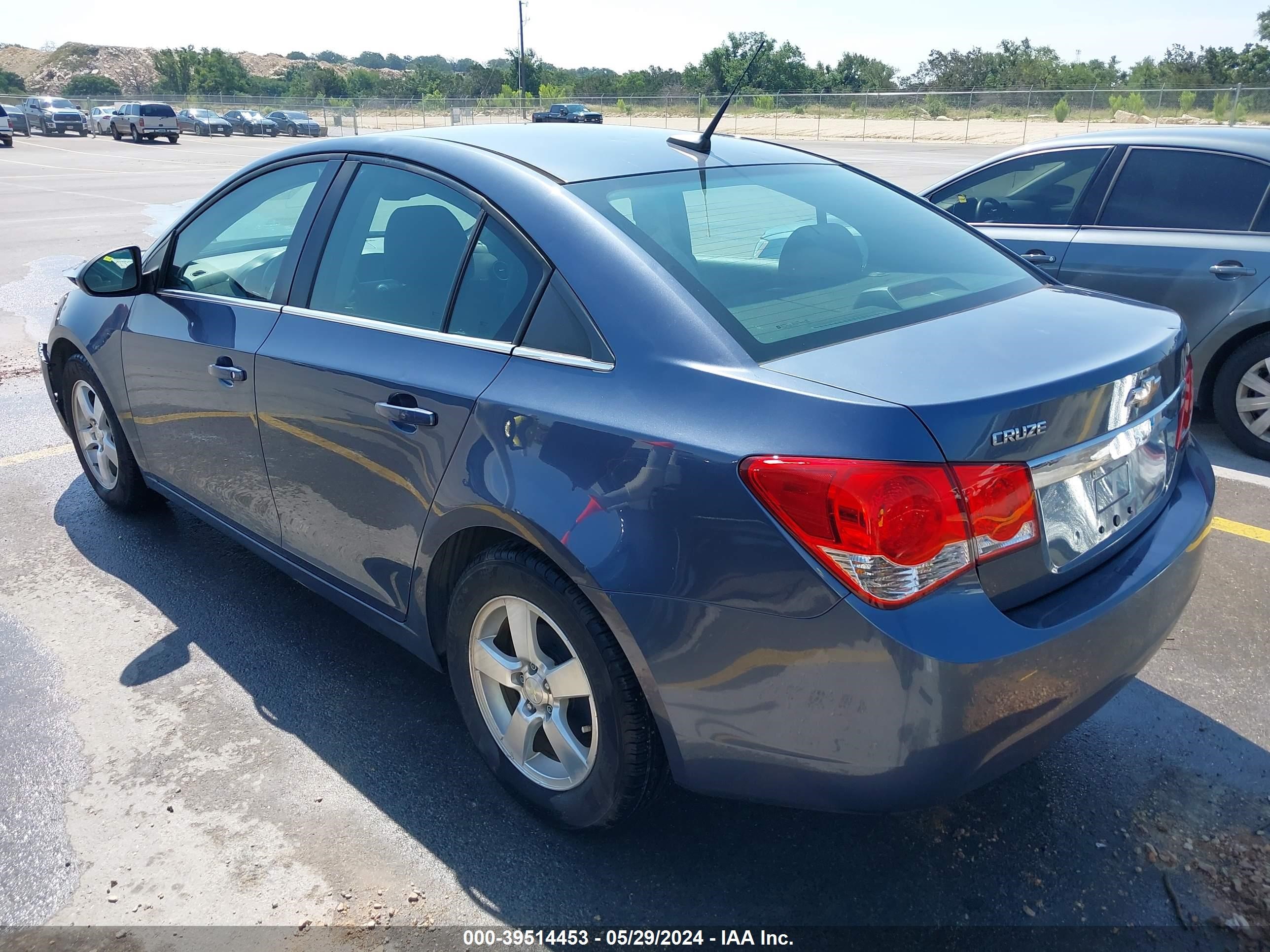 Photo 2 VIN: 1G1PC5SB3D7218425 - CHEVROLET CRUZE 