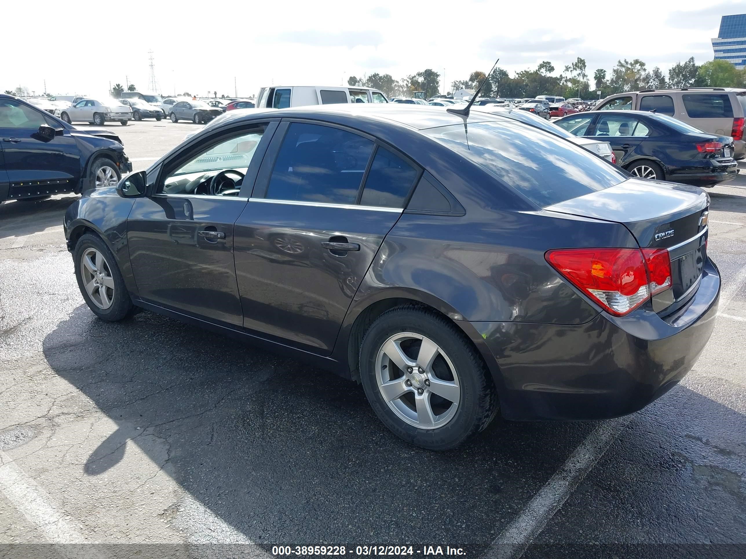 Photo 2 VIN: 1G1PC5SB3E7163511 - CHEVROLET CRUZE 