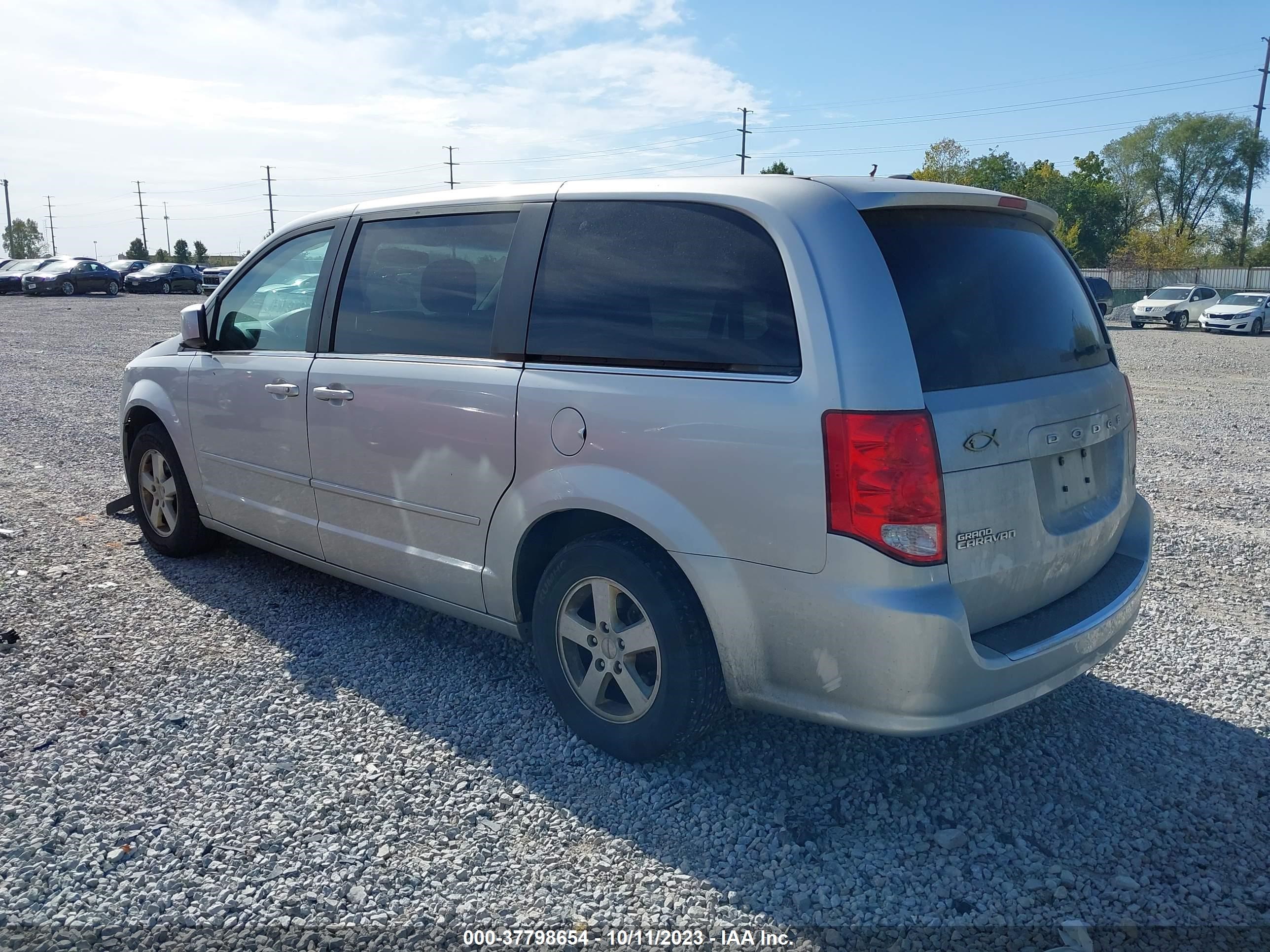 Photo 2 VIN: 1G1PC5SB3E7347895 - DODGE CARAVAN 