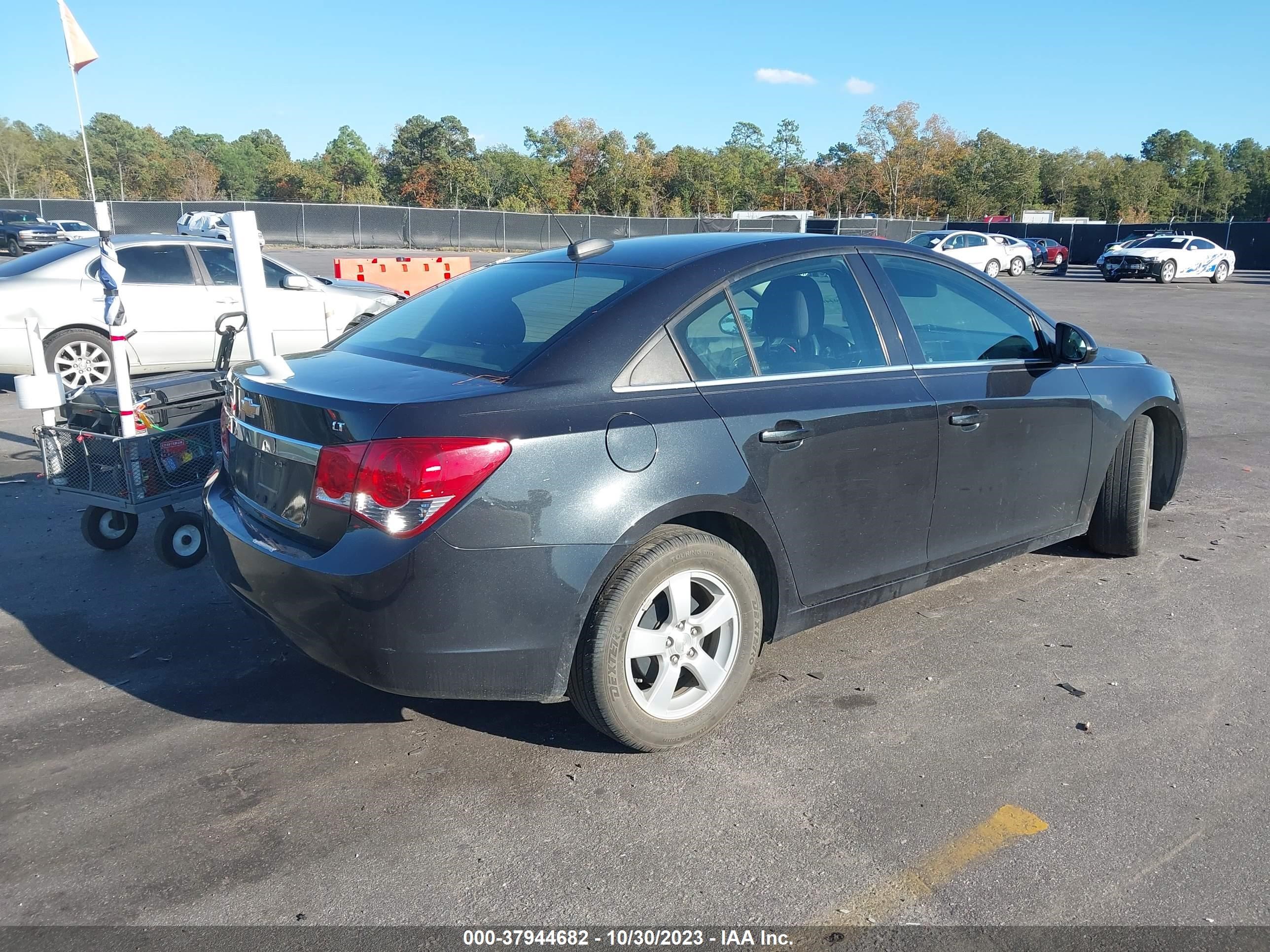 Photo 3 VIN: 1G1PC5SB3F7137802 - CHEVROLET CRUZE 