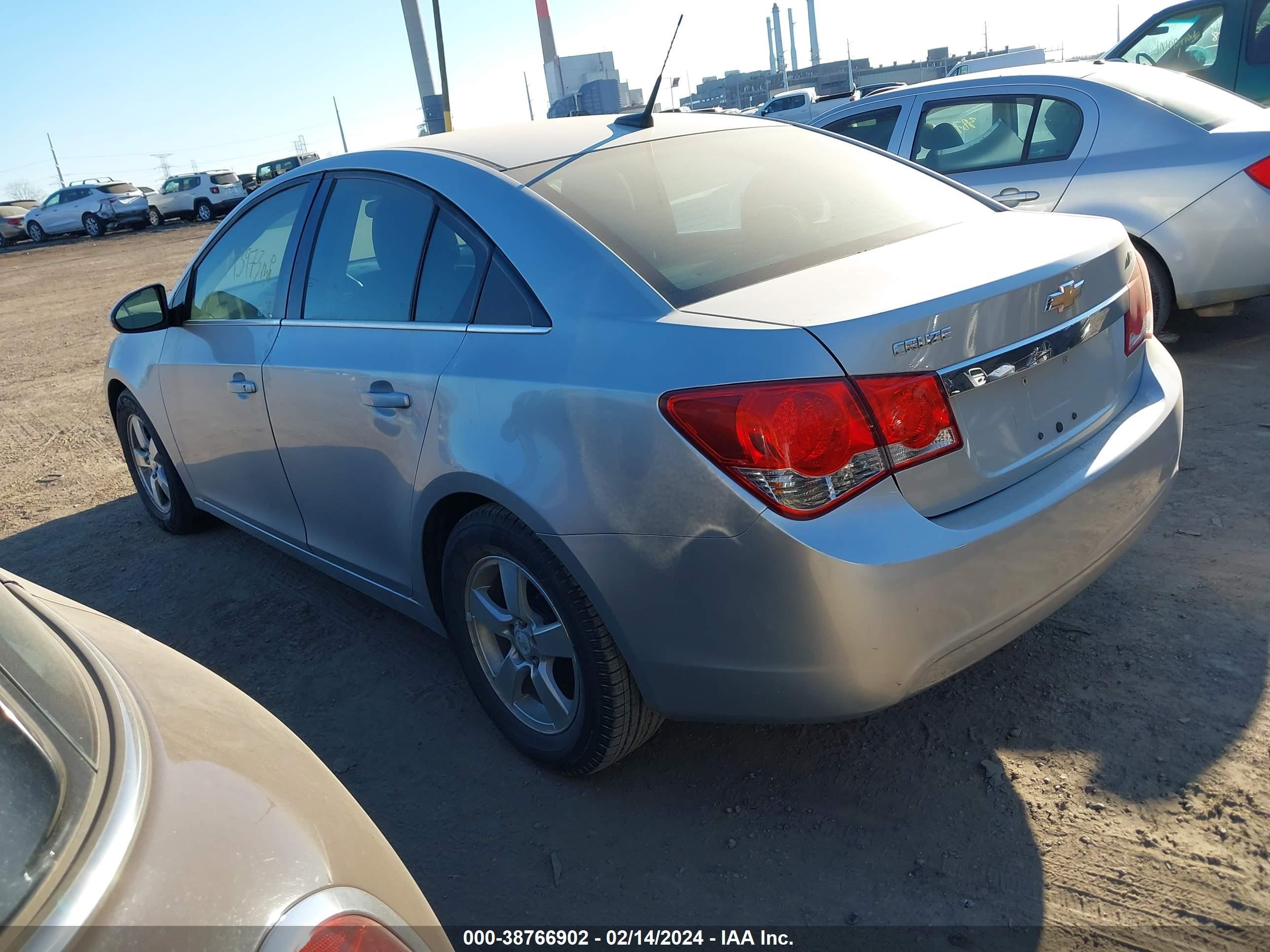 Photo 2 VIN: 1G1PC5SB4D7224993 - CHEVROLET CRUZE 