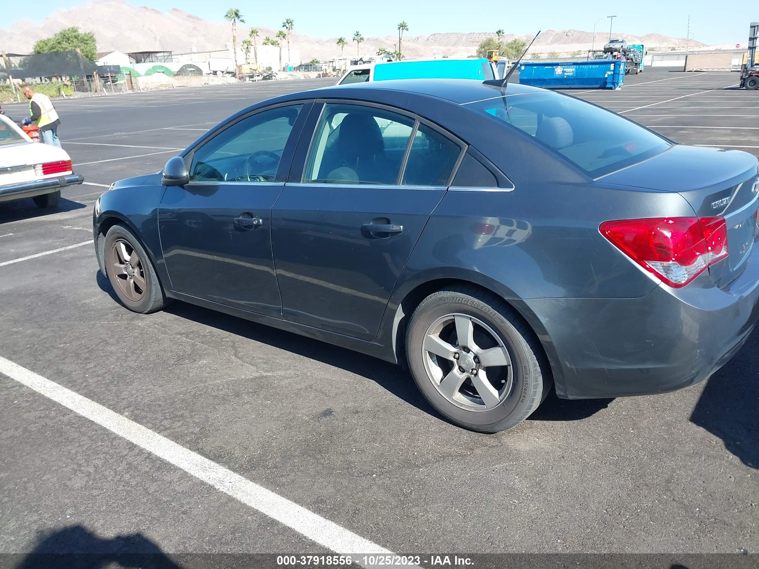 Photo 2 VIN: 1G1PC5SB5D7205160 - CHEVROLET CRUZE 