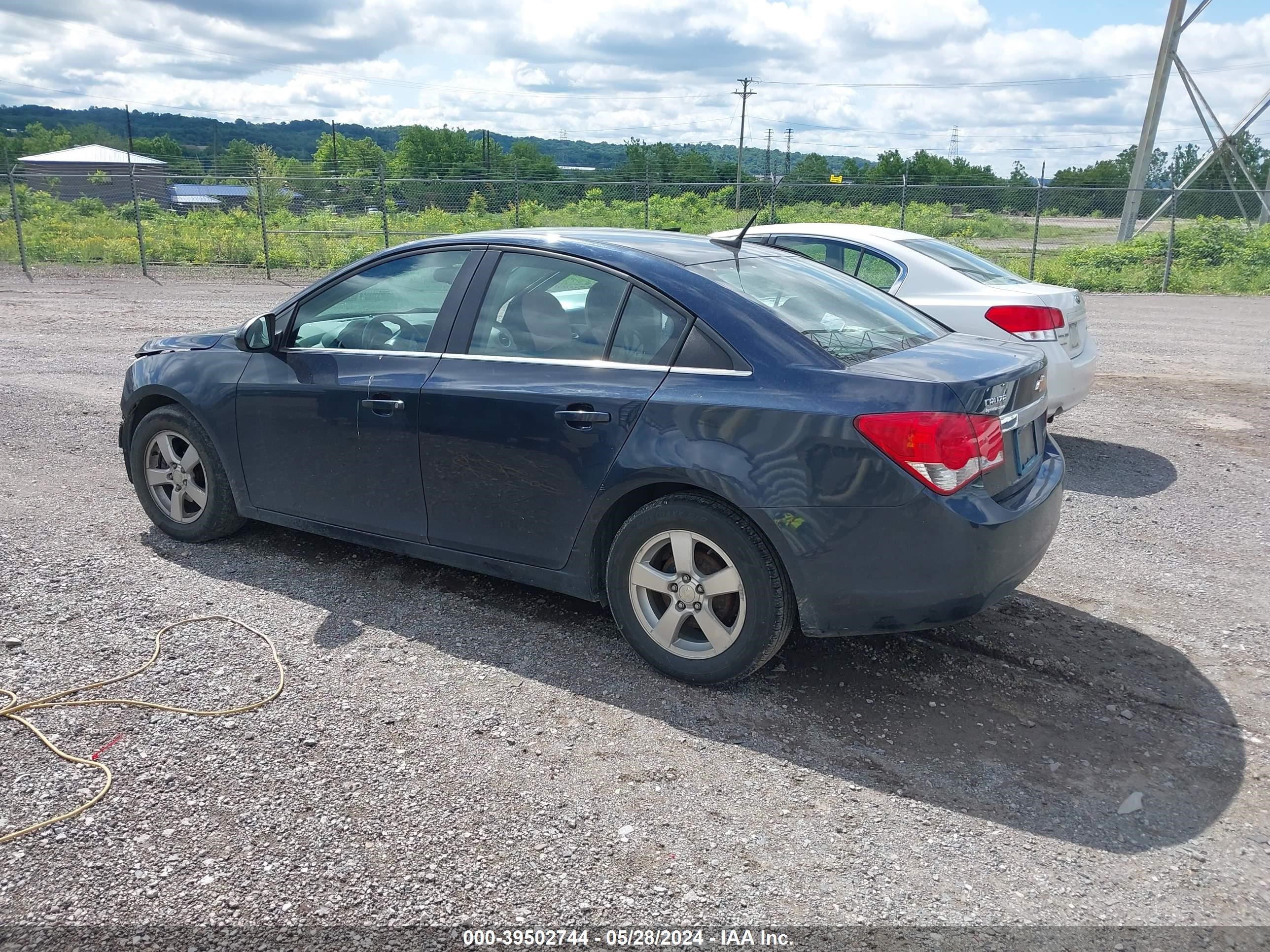 Photo 2 VIN: 1G1PC5SB5E7108932 - CHEVROLET CRUZE 