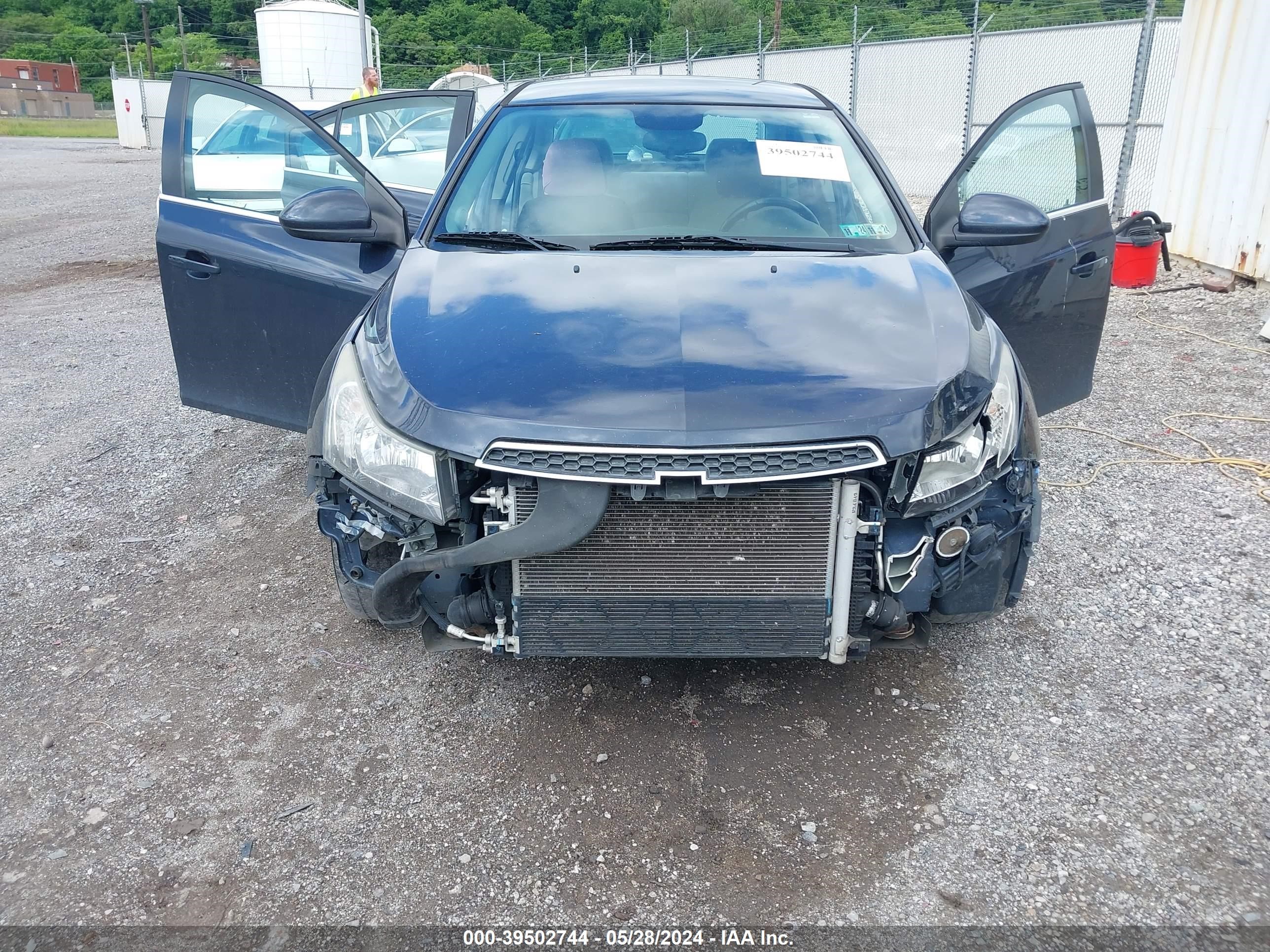 Photo 5 VIN: 1G1PC5SB5E7108932 - CHEVROLET CRUZE 