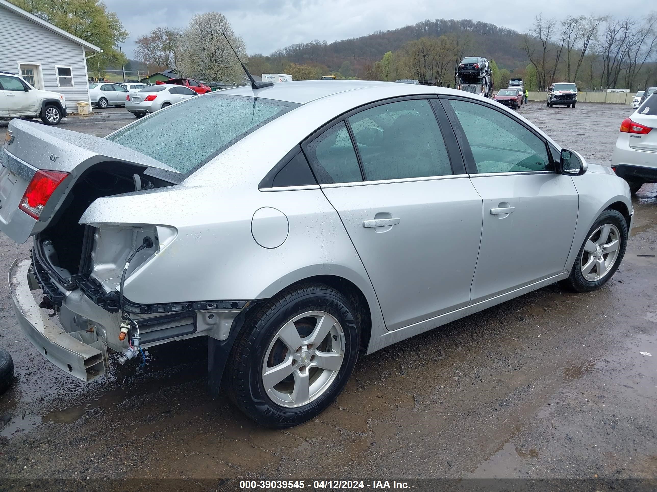 Photo 3 VIN: 1G1PC5SB5E7277087 - CHEVROLET CRUZE 