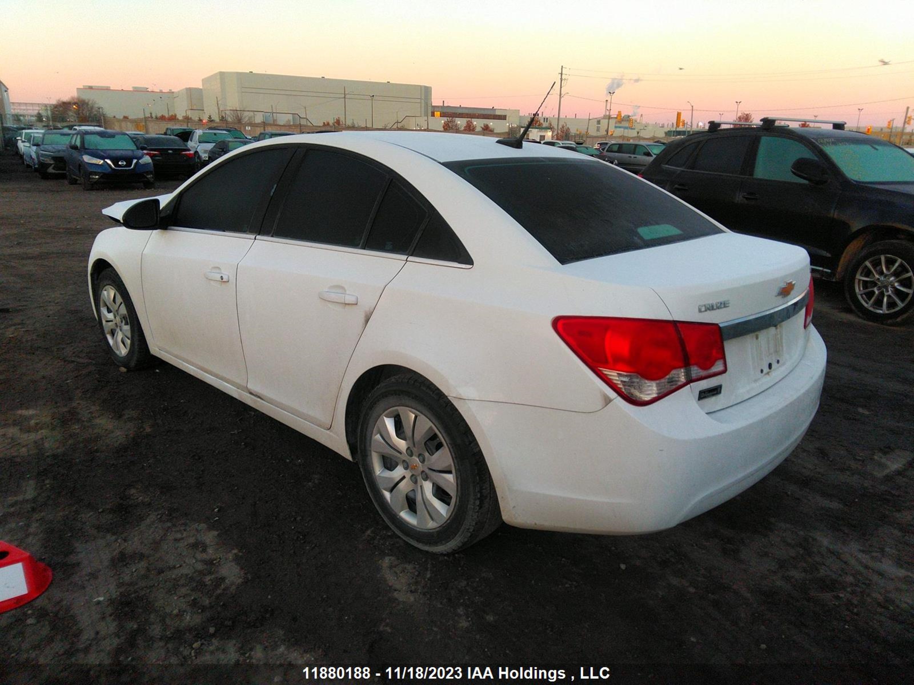 Photo 2 VIN: 1G1PC5SB5E7314199 - CHEVROLET CRUZE 