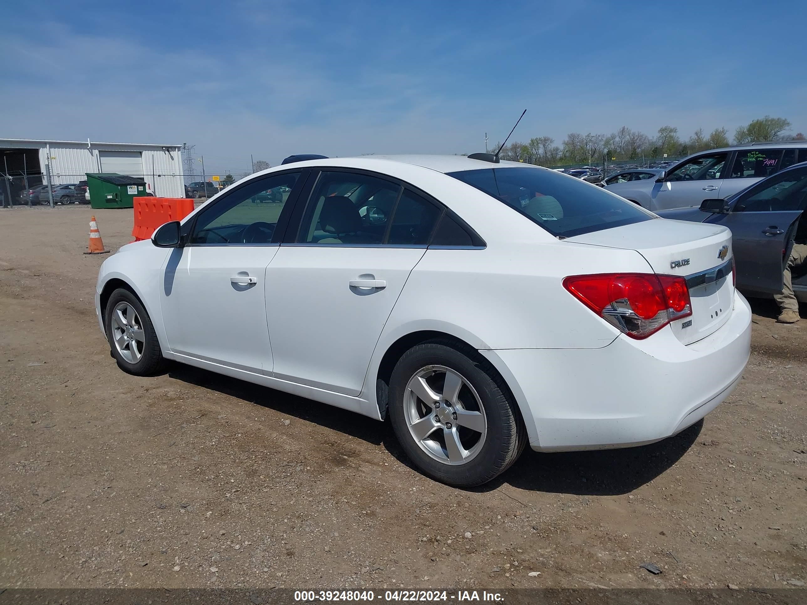 Photo 2 VIN: 1G1PC5SB5F7142936 - CHEVROLET CRUZE 