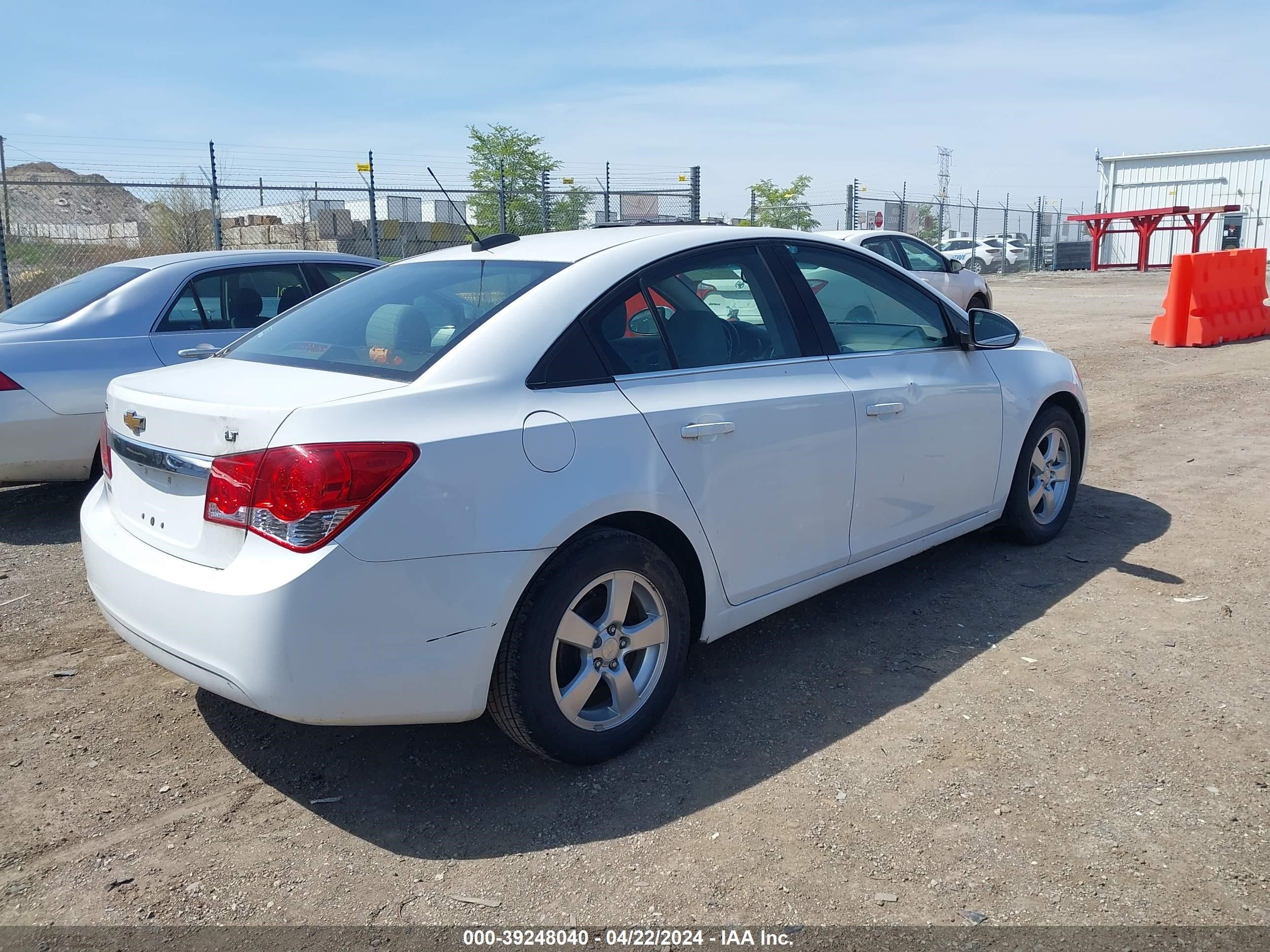 Photo 3 VIN: 1G1PC5SB5F7142936 - CHEVROLET CRUZE 