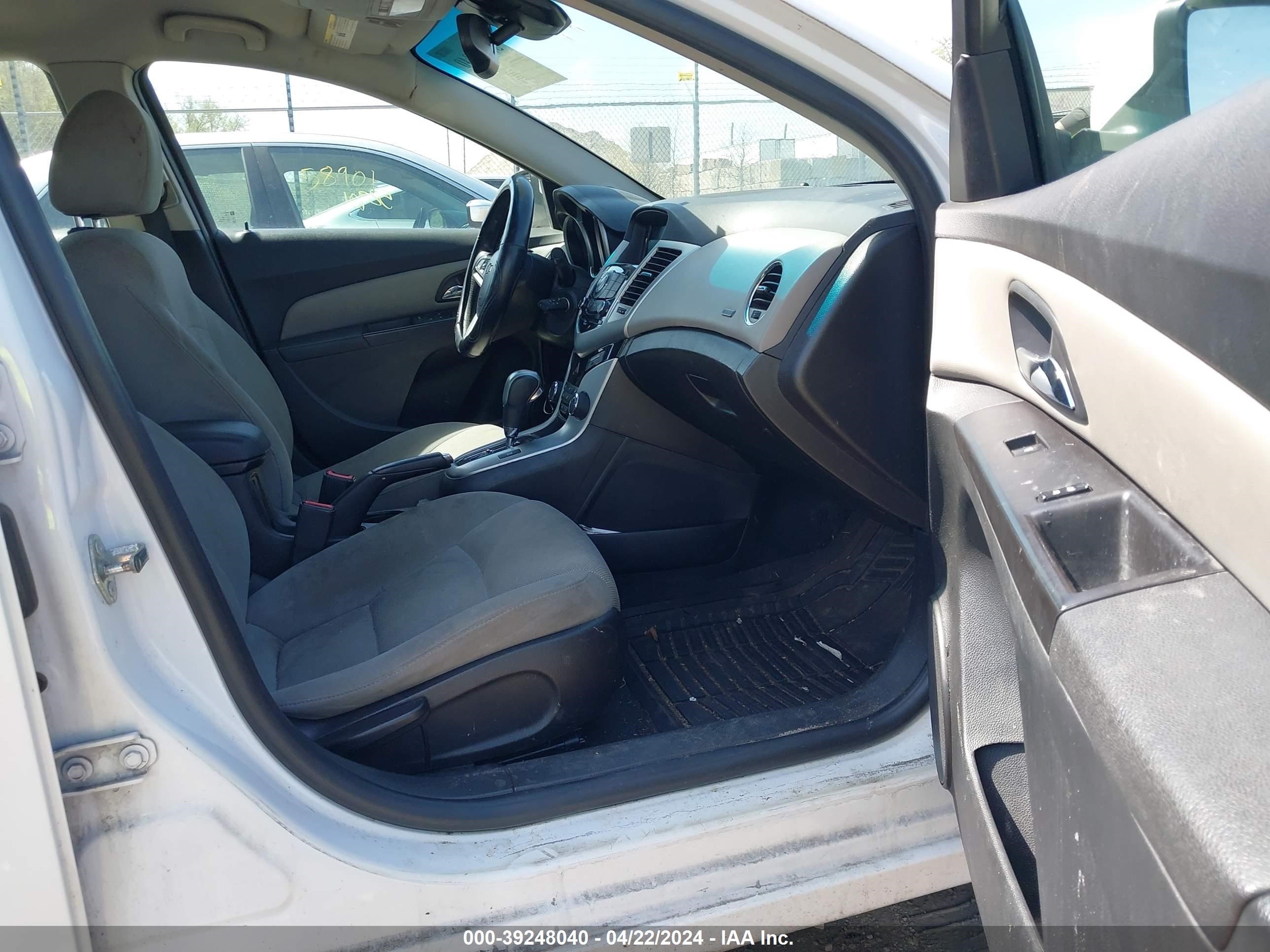 Photo 4 VIN: 1G1PC5SB5F7142936 - CHEVROLET CRUZE 