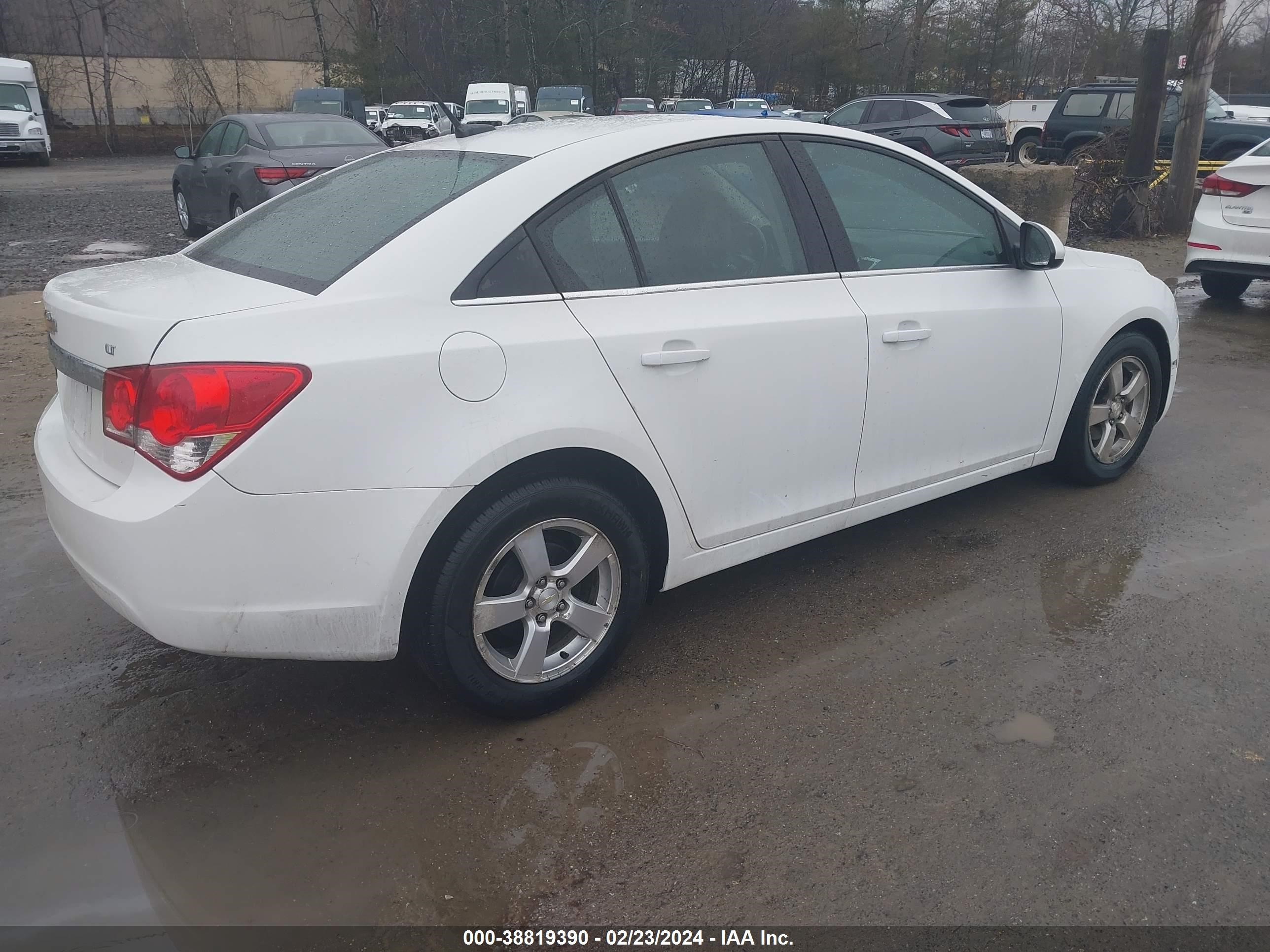 Photo 3 VIN: 1G1PC5SB7E7203928 - CHEVROLET CRUZE 