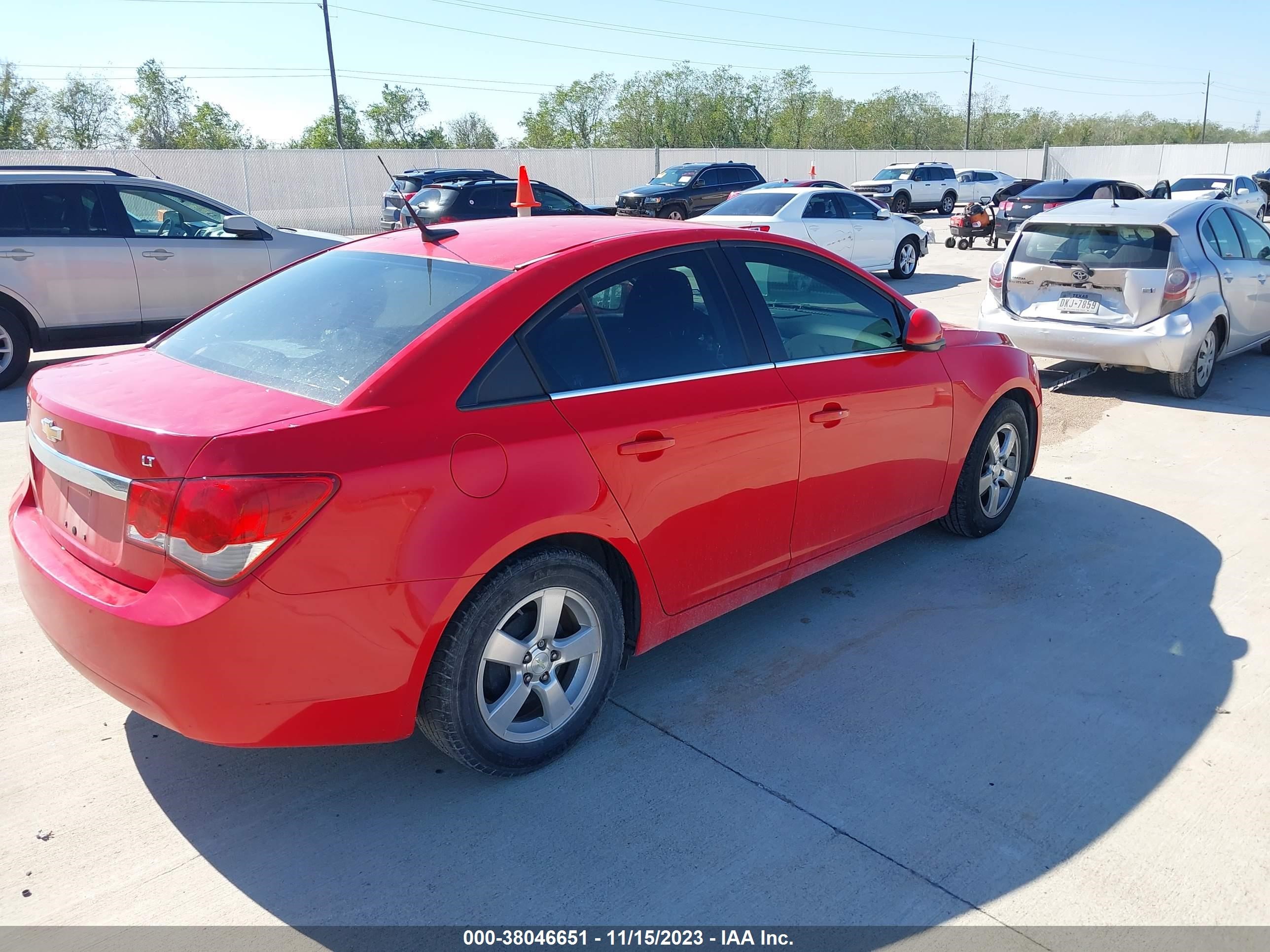 Photo 3 VIN: 1G1PC5SB7E7241739 - CHEVROLET CRUZE 