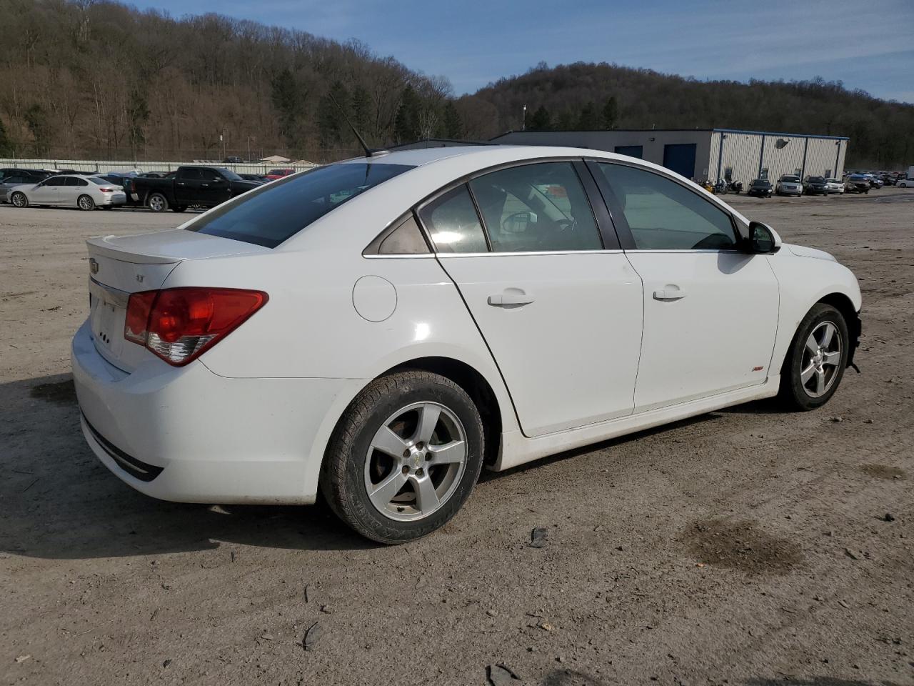 Photo 2 VIN: 1G1PC5SB7E7463021 - CHEVROLET CRUZE 