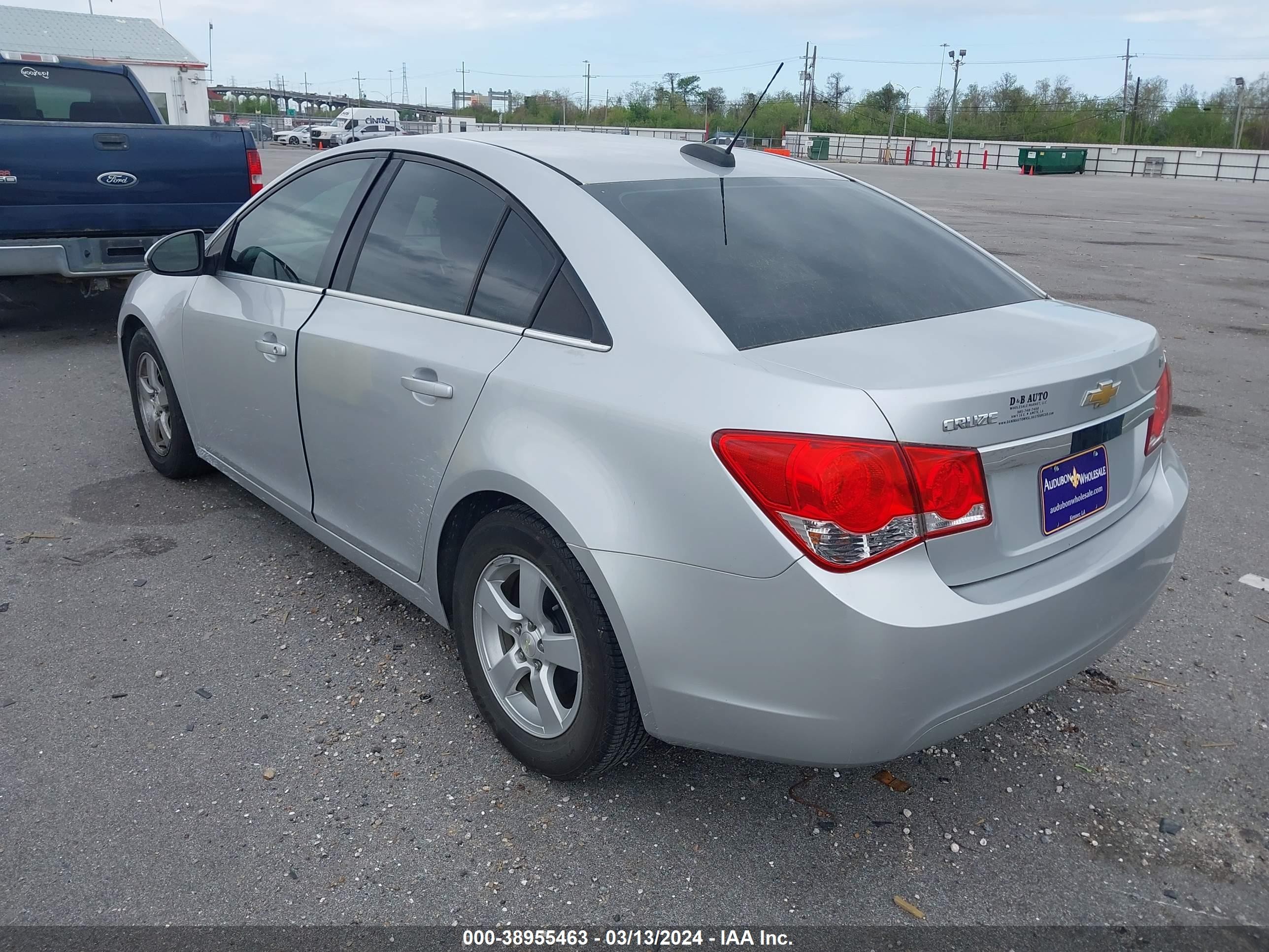 Photo 2 VIN: 1G1PC5SB7F7257781 - CHEVROLET CRUZE 