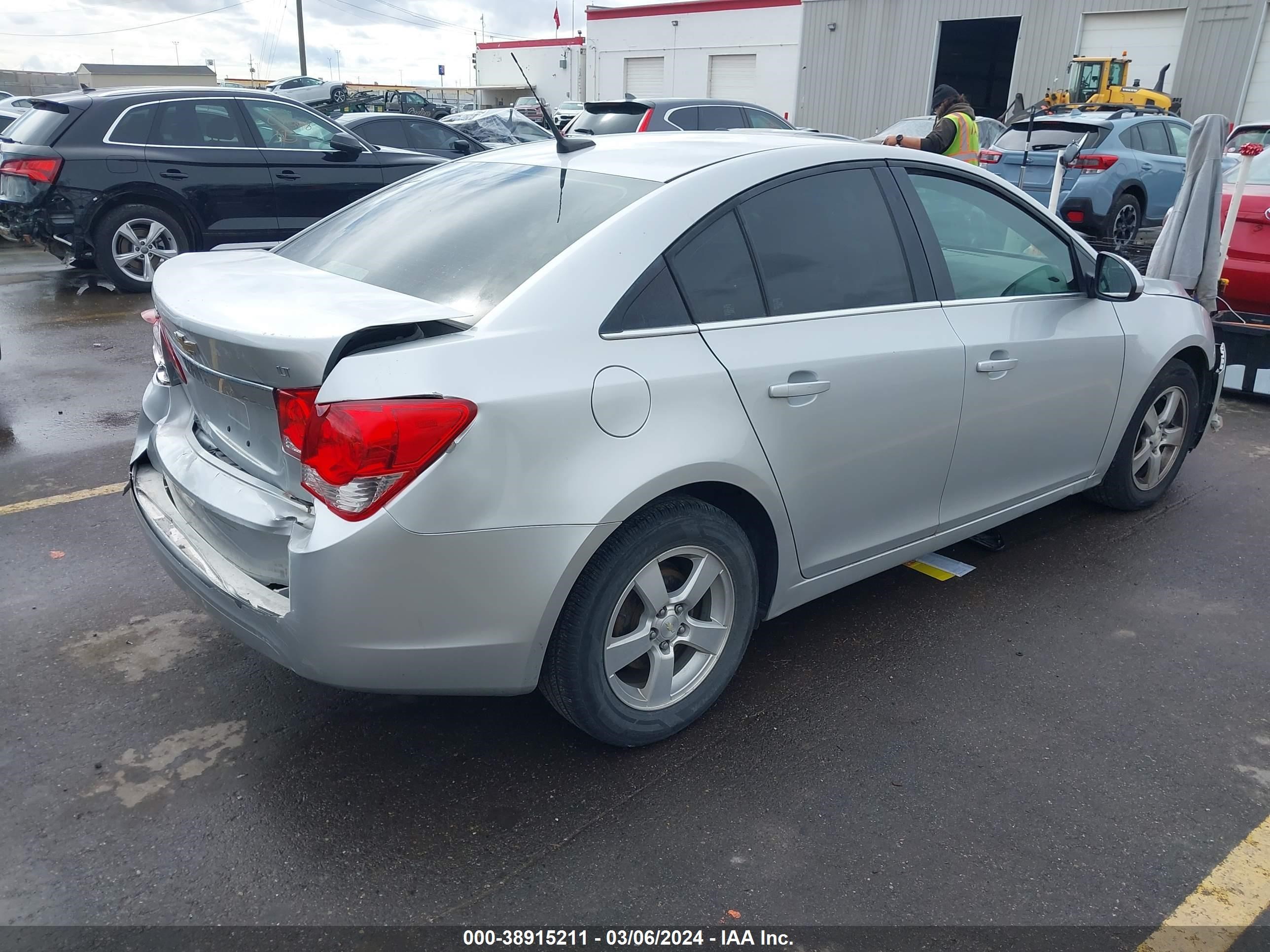 Photo 3 VIN: 1G1PC5SB8E7103997 - CHEVROLET CRUZE 