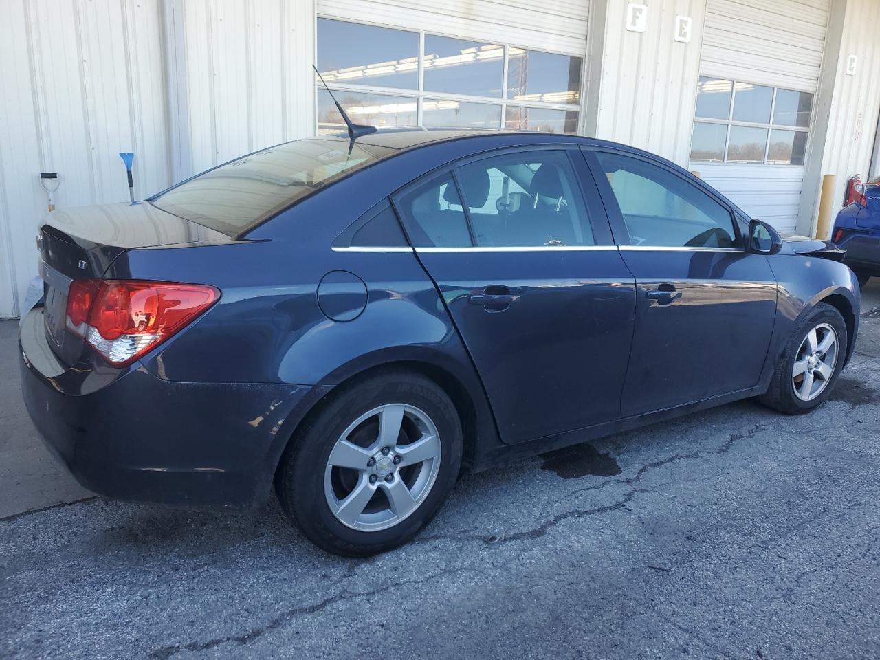 Photo 2 VIN: 1G1PC5SB8E7257710 - CHEVROLET CRUZE 