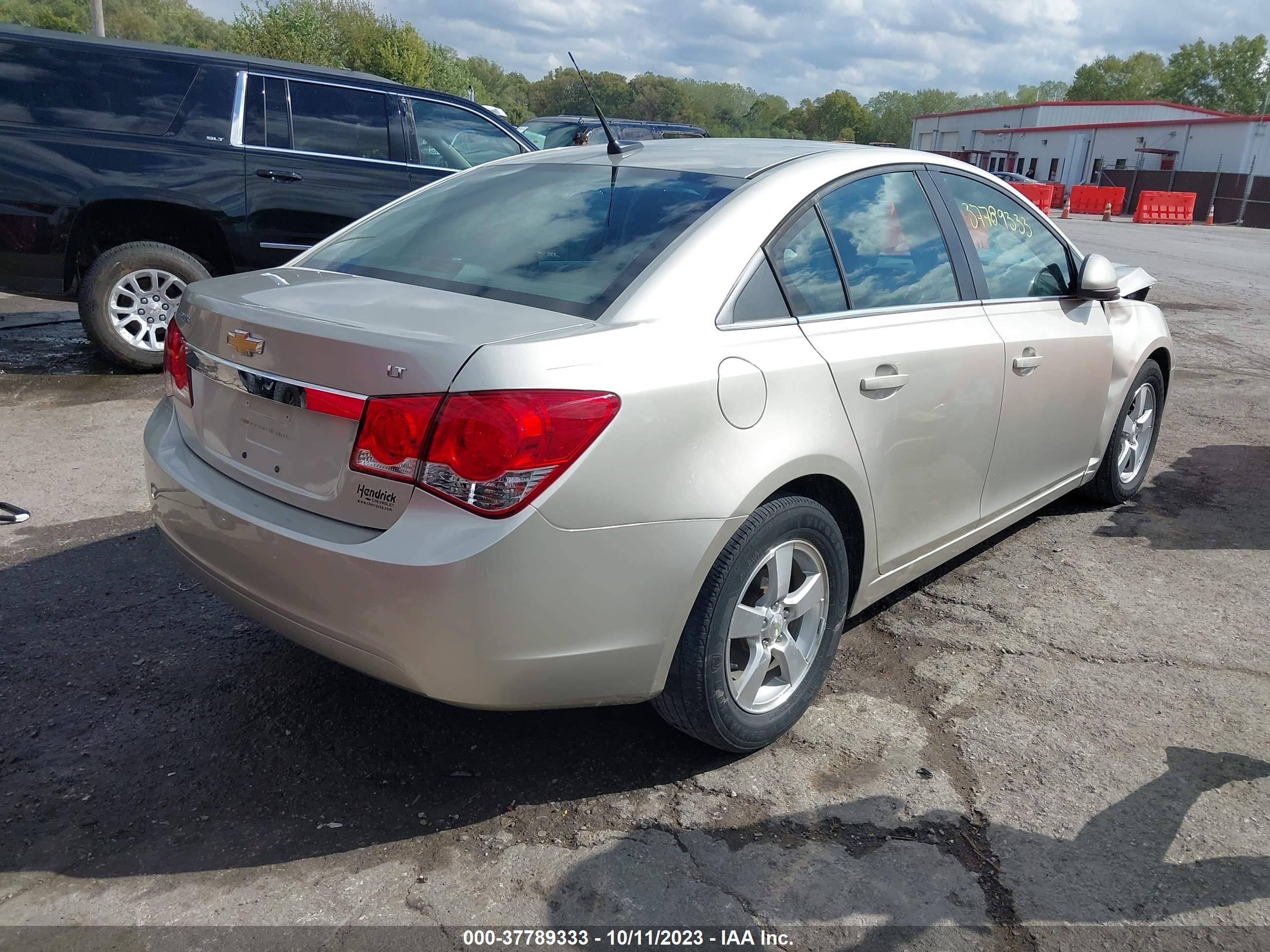 Photo 3 VIN: 1G1PC5SB8E7280646 - CHEVROLET CRUZE 