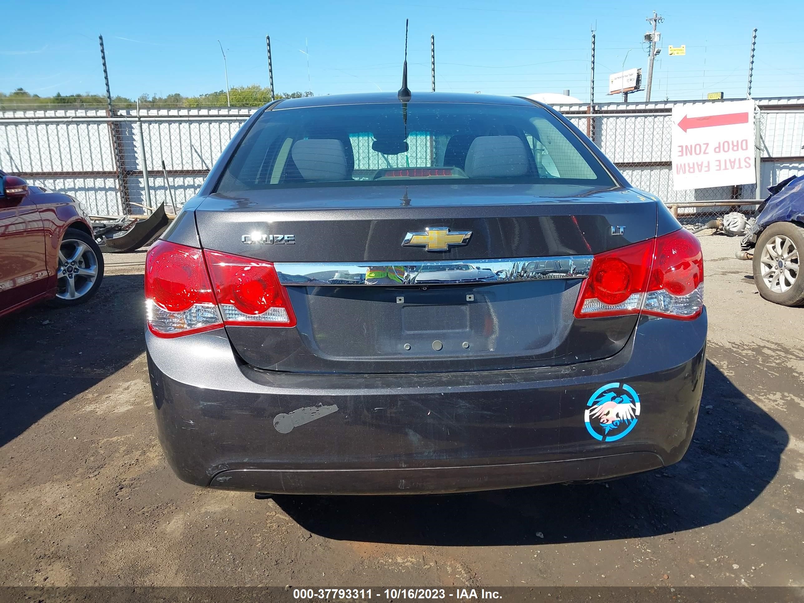 Photo 16 VIN: 1G1PC5SB8E7315797 - CHEVROLET CRUZE 