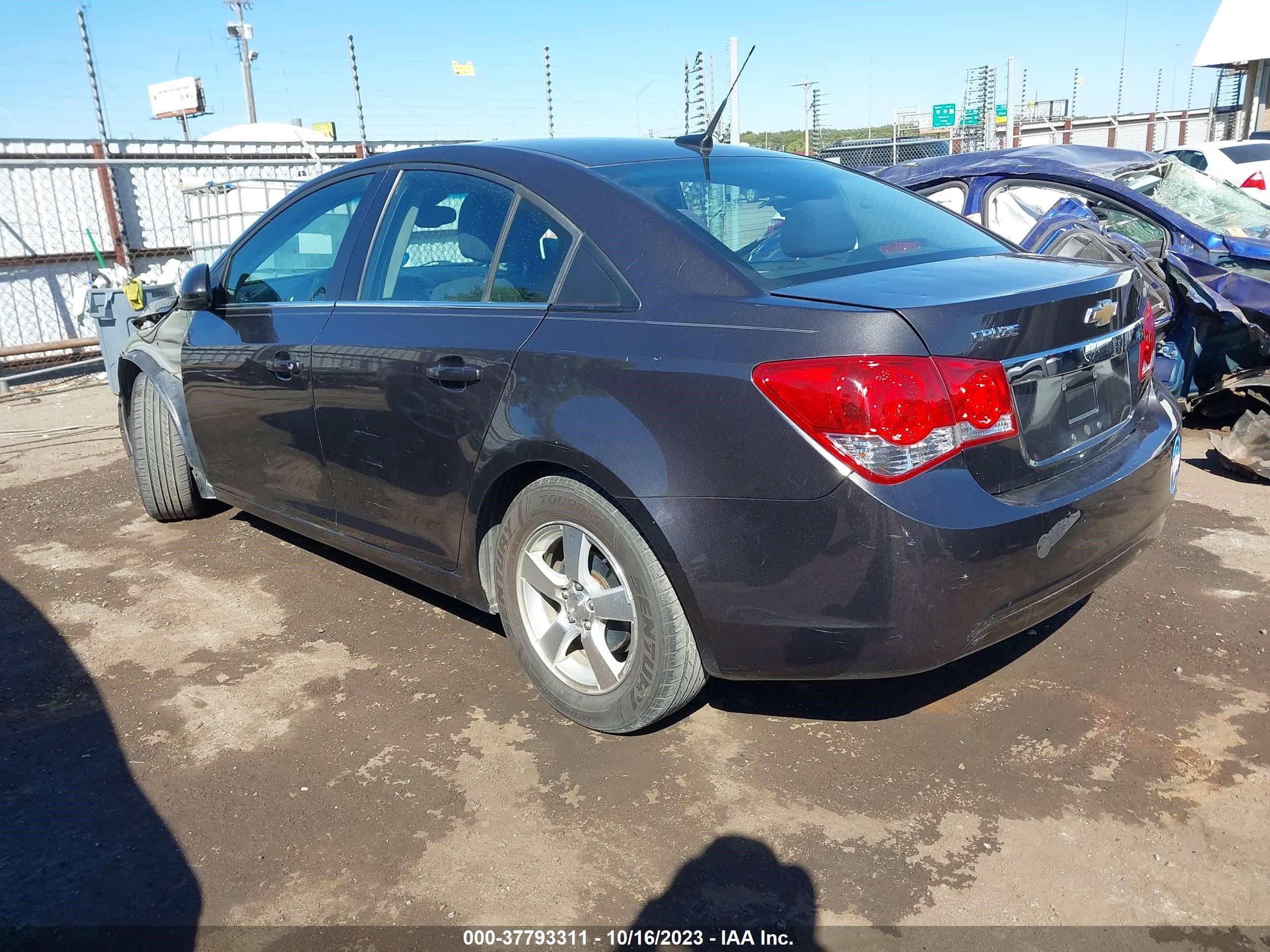 Photo 2 VIN: 1G1PC5SB8E7315797 - CHEVROLET CRUZE 