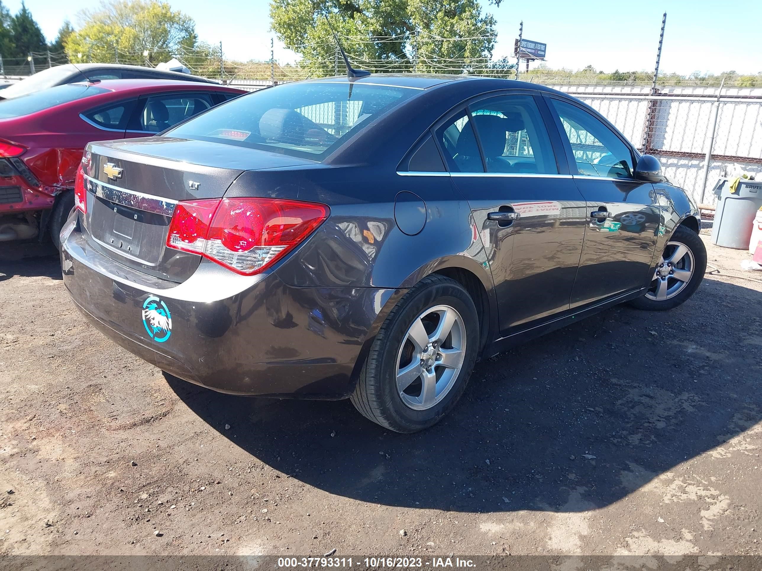 Photo 3 VIN: 1G1PC5SB8E7315797 - CHEVROLET CRUZE 