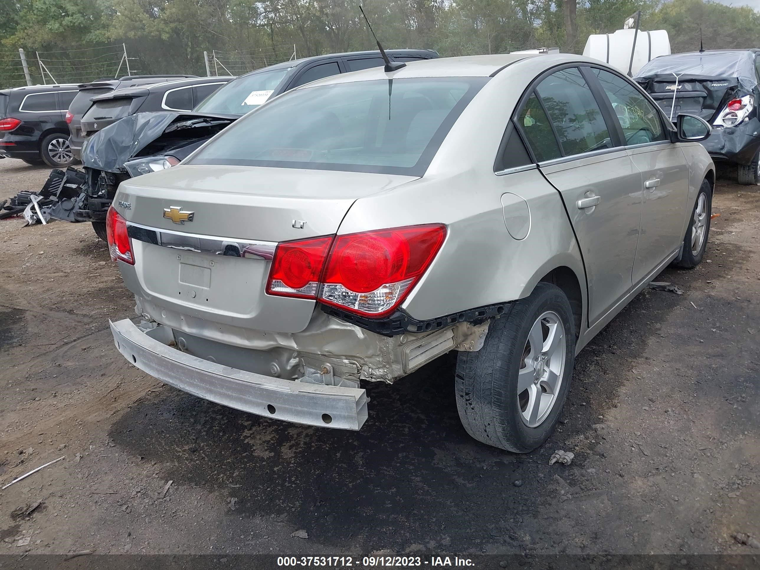 Photo 3 VIN: 1G1PC5SB9E7376009 - CHEVROLET CRUZE 