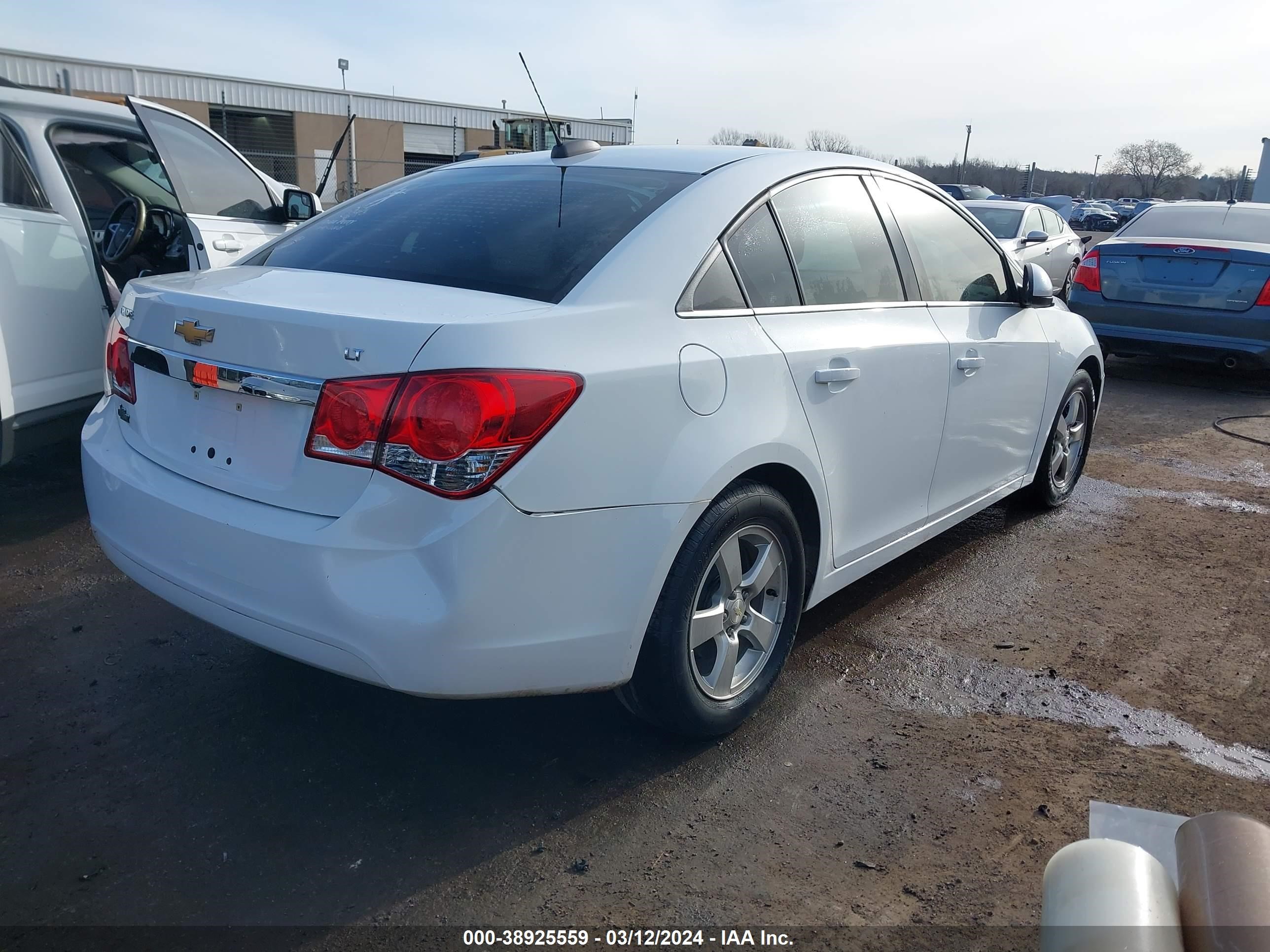 Photo 3 VIN: 1G1PC5SB9F7105890 - CHEVROLET CRUZE 