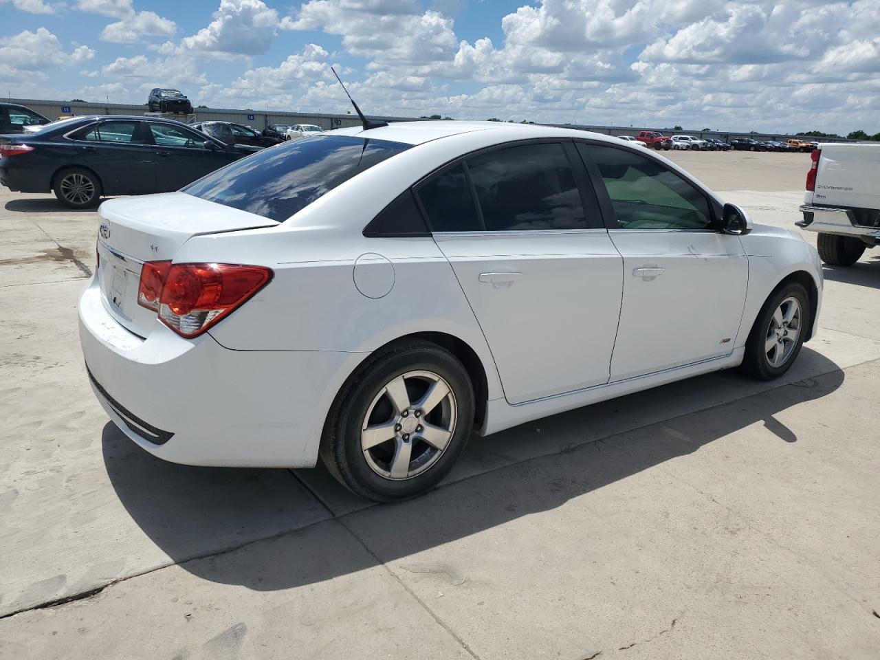 Photo 2 VIN: 1G1PC5SBXE7234848 - CHEVROLET CRUZE 