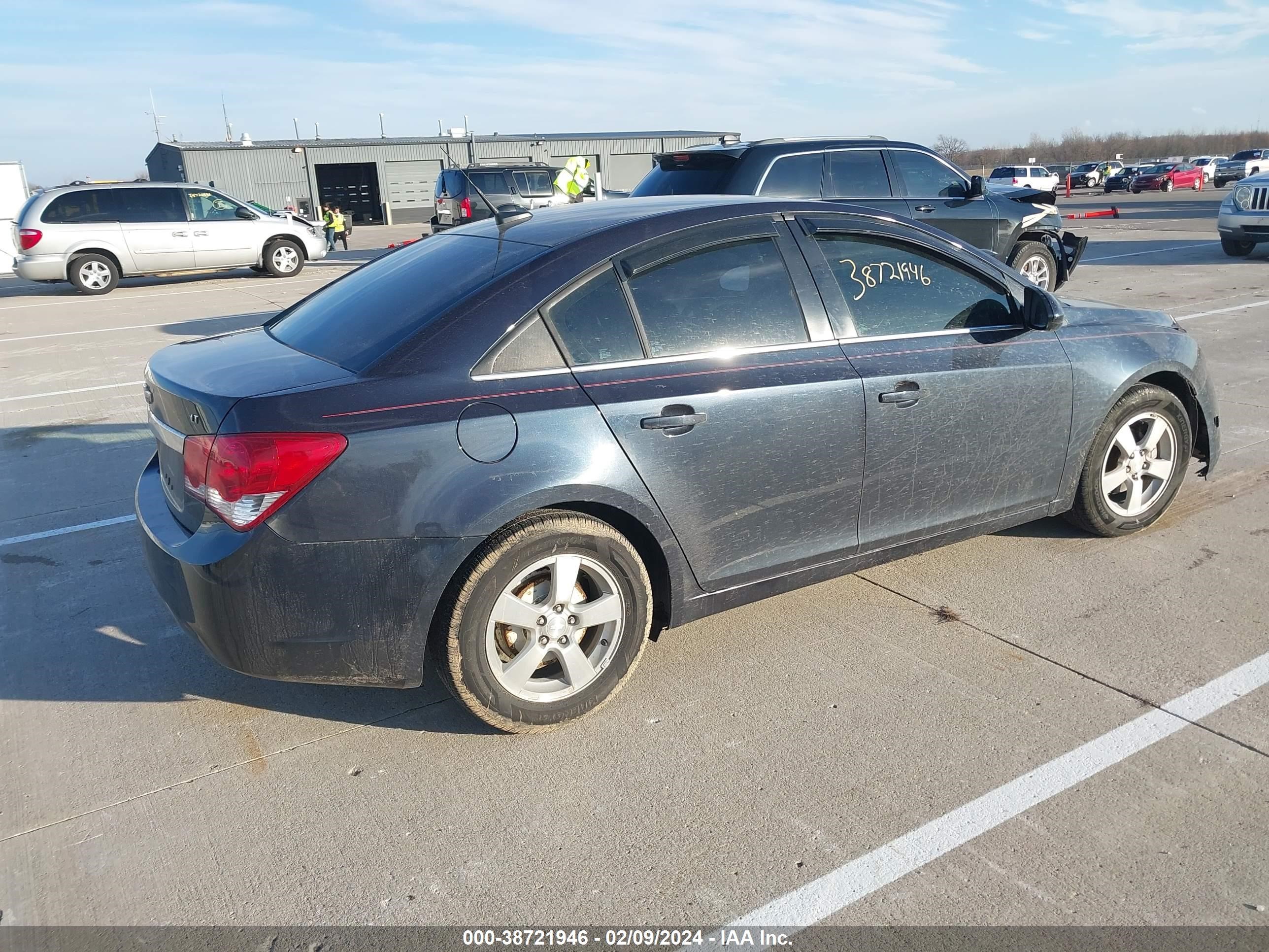 Photo 3 VIN: 1G1PC5SBXE7351619 - CHEVROLET CRUZE 