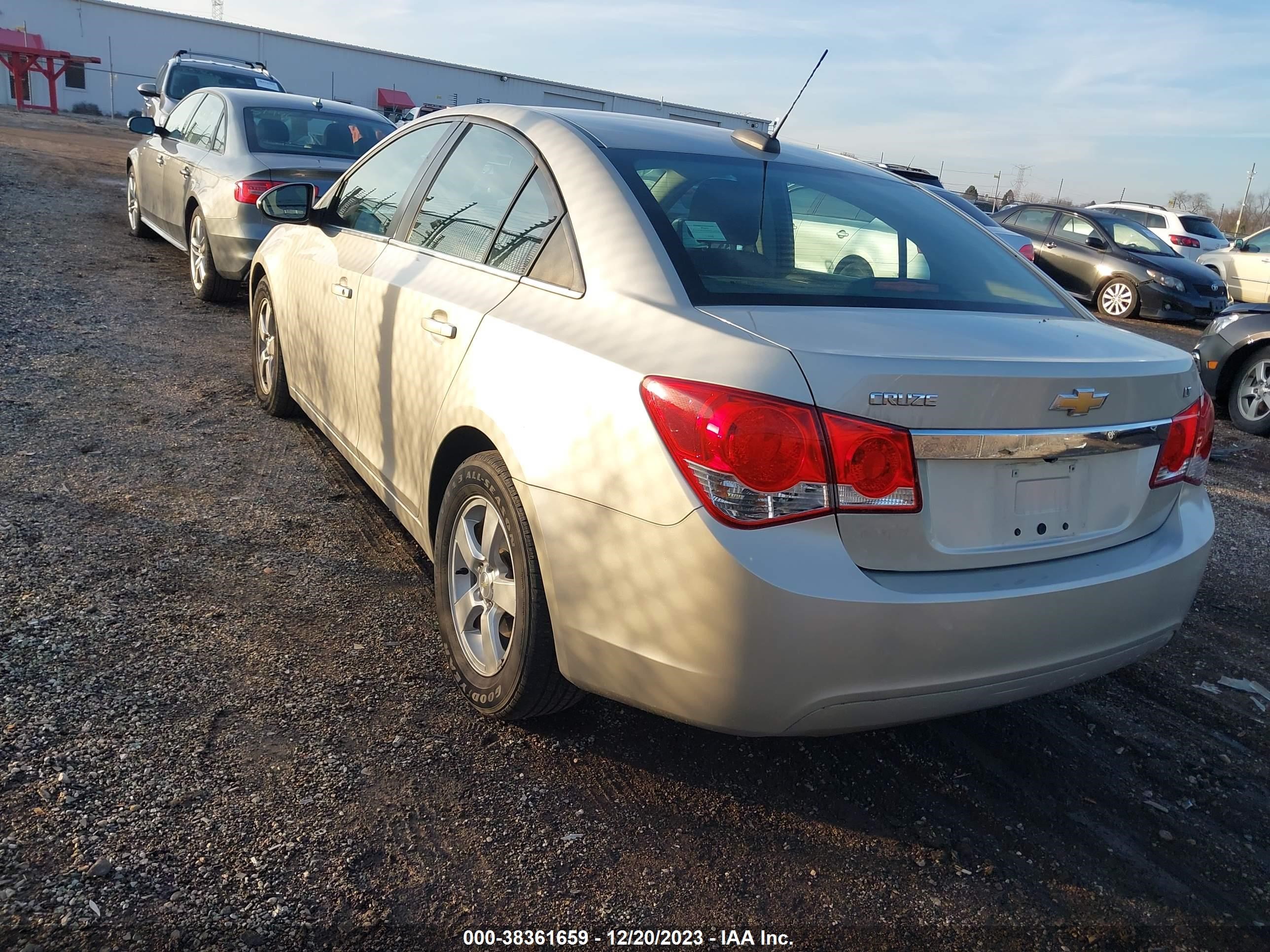 Photo 2 VIN: 1G1PC5SBXF7107826 - CHEVROLET CRUZE 