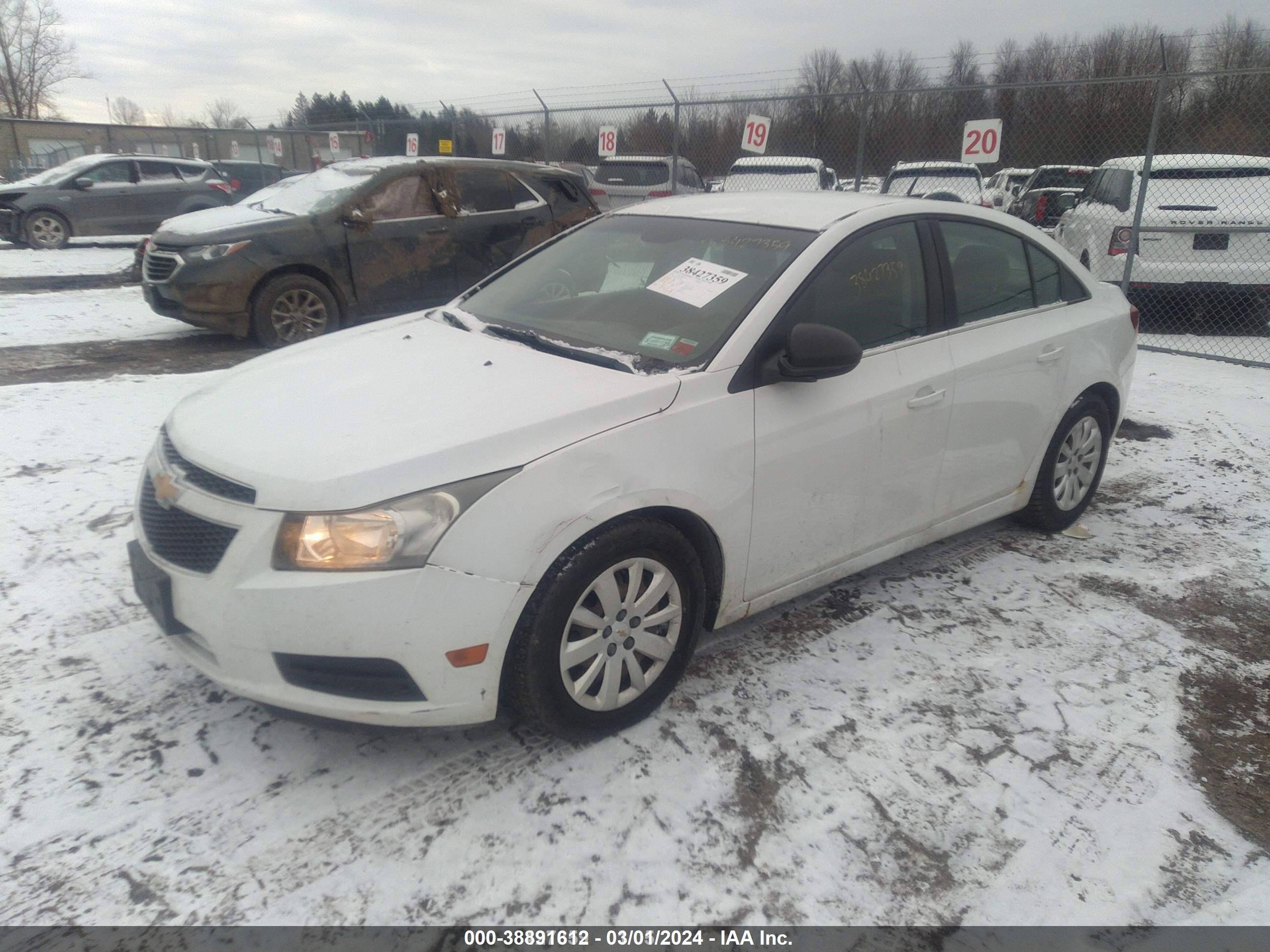 Photo 2 VIN: 1G1PC5SH2B7235282 - CHEVROLET CRUZE 