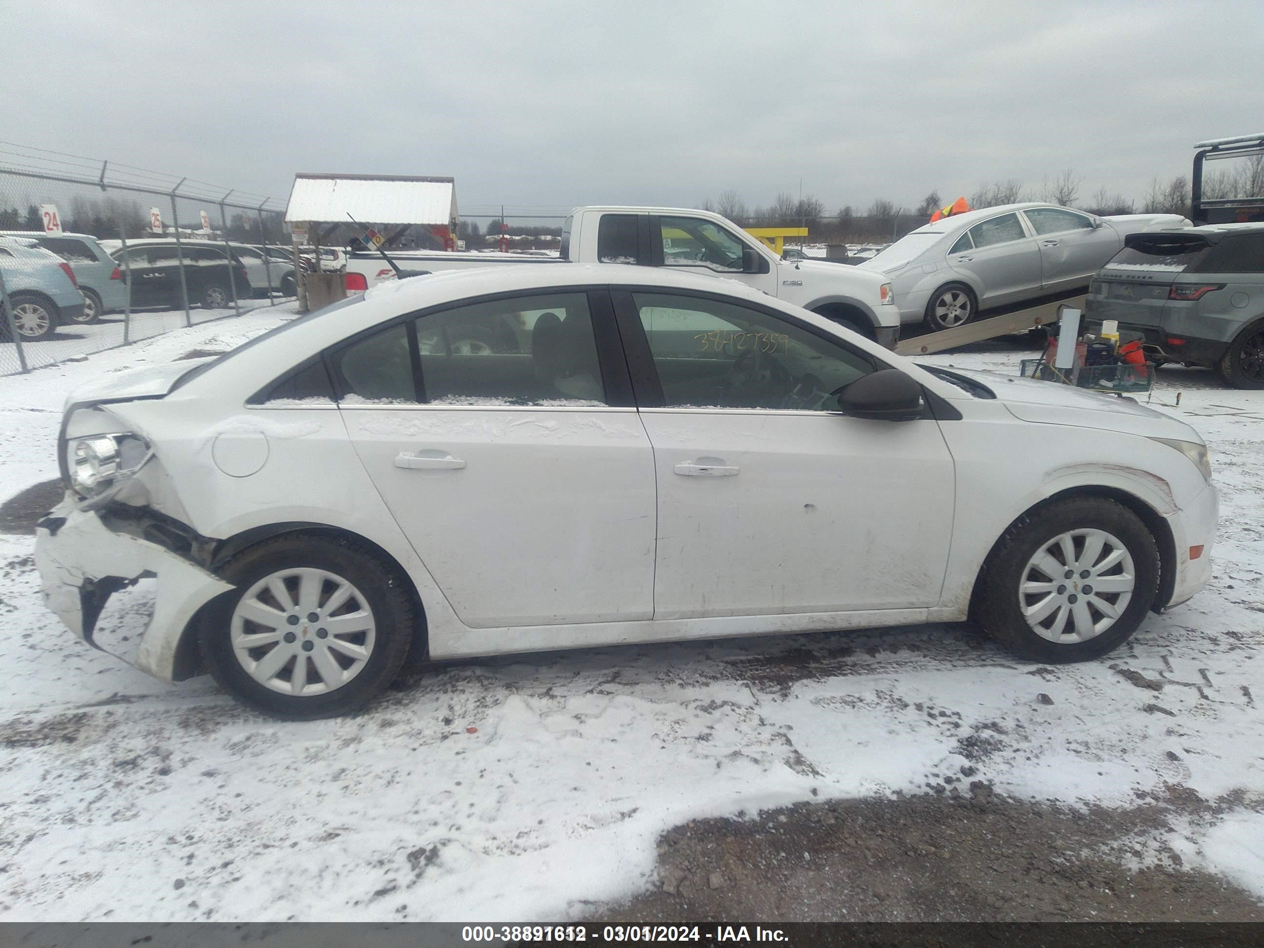 Photo 6 VIN: 1G1PC5SH2B7235282 - CHEVROLET CRUZE 